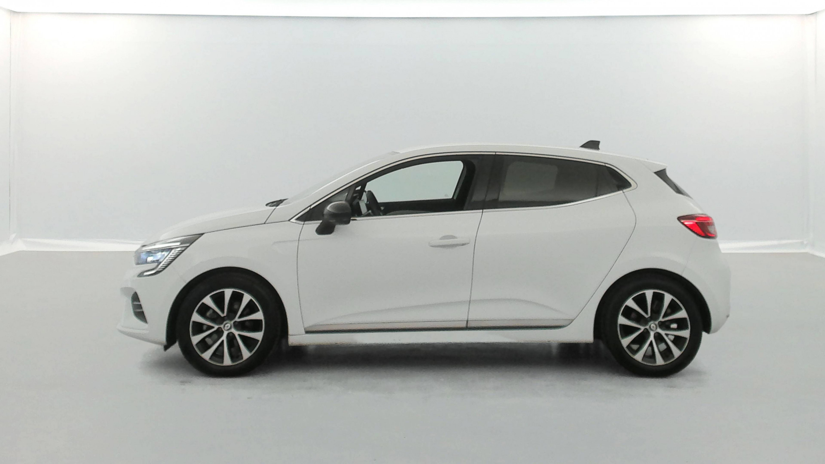 Vente en ligne Renault Clio 5 Clio E-Tech full hybrid 145 au prix de 15 890 €