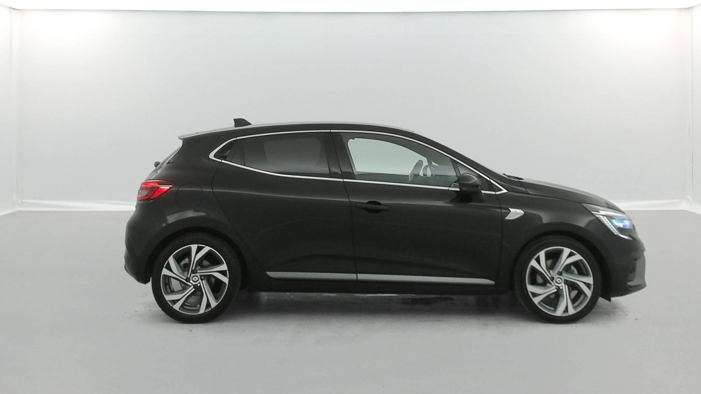 Vente en ligne Renault Clio 5 Clio E-Tech hybride 145 au prix de 17 990 €