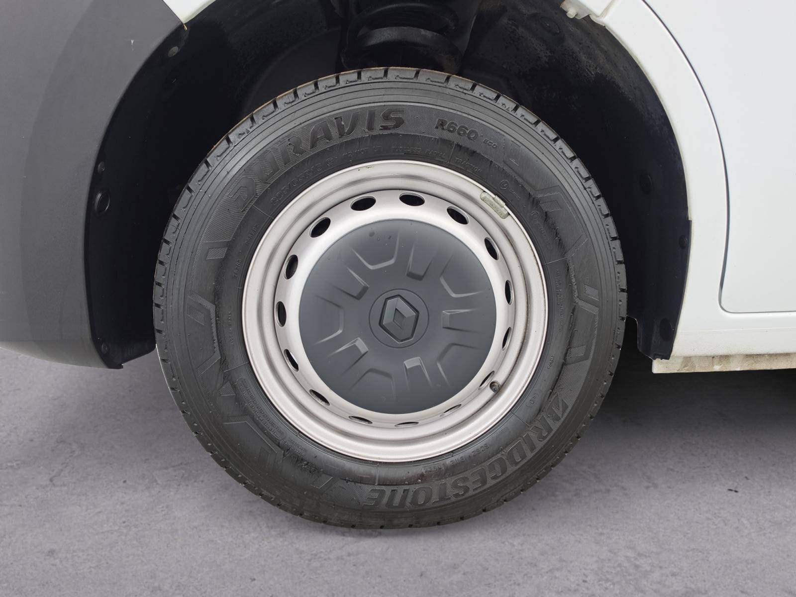 Vente en ligne Renault Master Fourgon MASTER FGN TRAC F3500 L3H3 BLUE DCI 135 au prix de 25 900 €