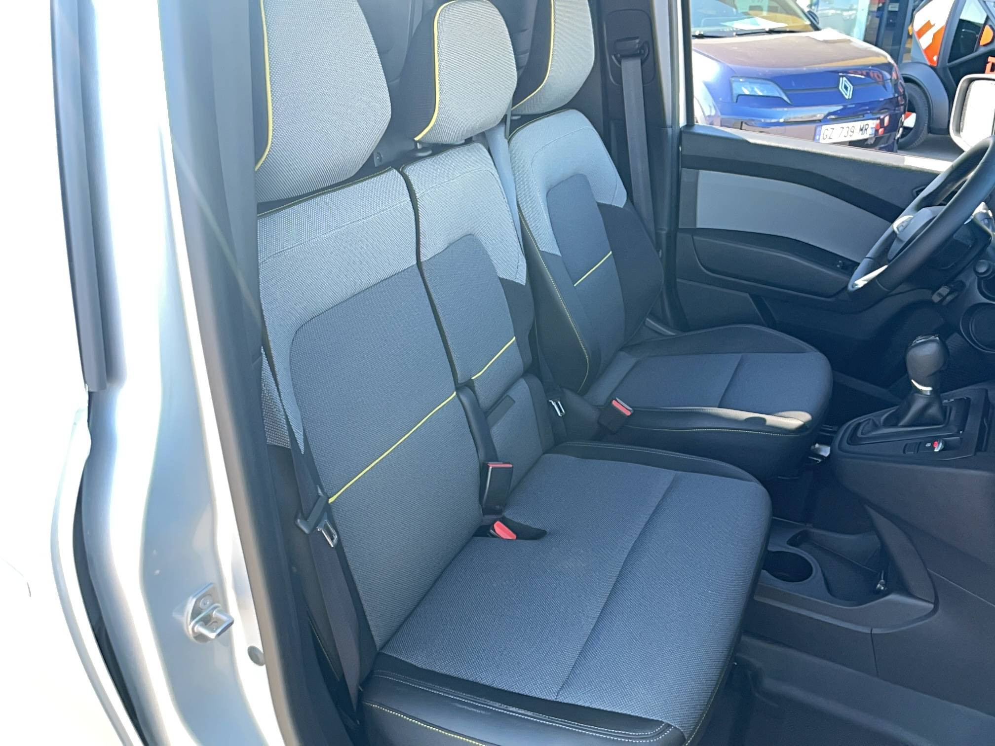 Vente en ligne Renault Kangoo Van E-Tech  FG TOLE L1 AC22/DC80 GSR2 au prix de 29 991 €