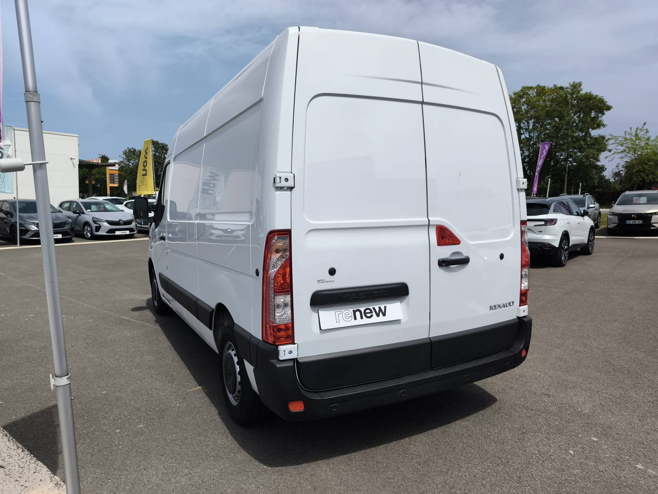 Vente en ligne Renault Master Fourgon MASTER FGN TRAC F3500 L2H2 BLUE DCI 135 au prix de 24 990 €