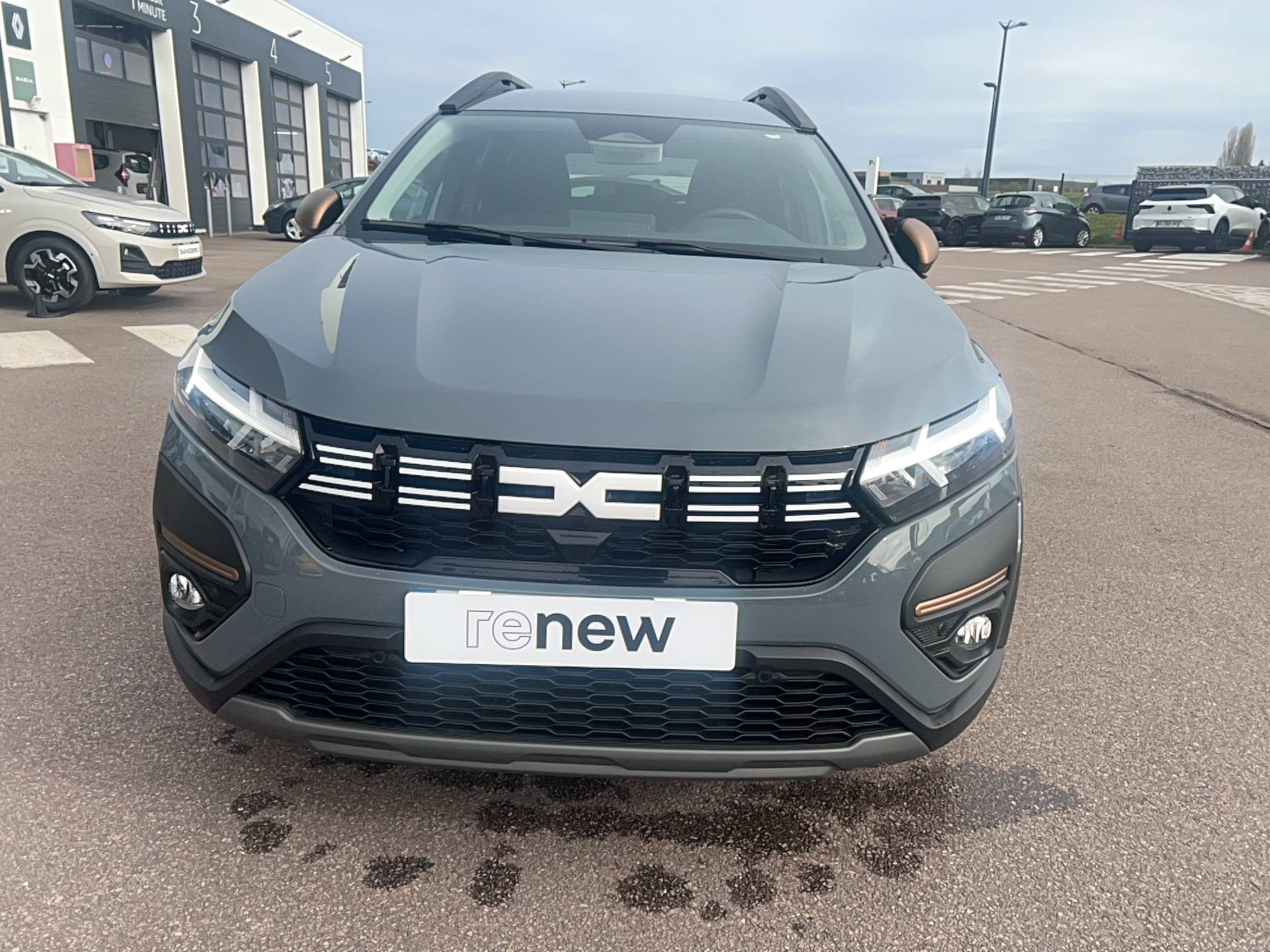 Vente en ligne Dacia Jogger  Hybrid 140 7 places GSR2 au prix de 25 991 €