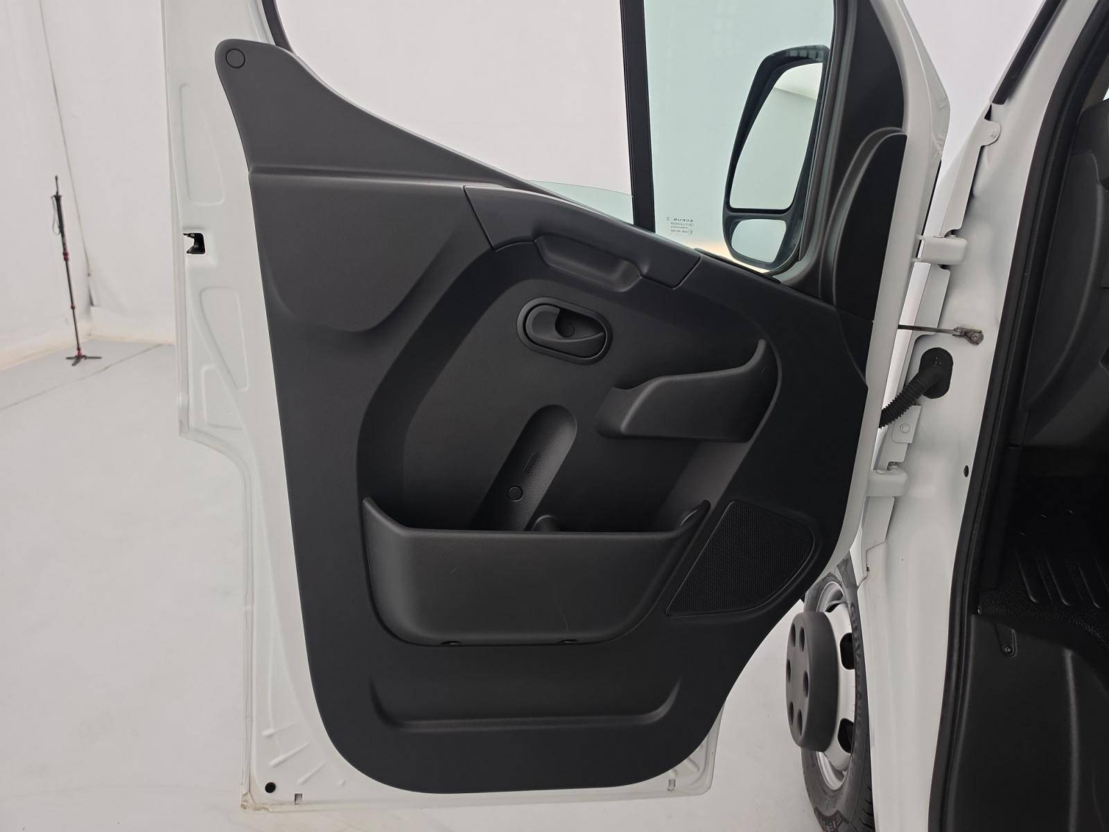Vente en ligne Renault Master 3 Châssis Cabine MASTER CC PROP RJ3500 L2 PAFC BLUE DCI 130 EURO VI au prix de 29 990 €