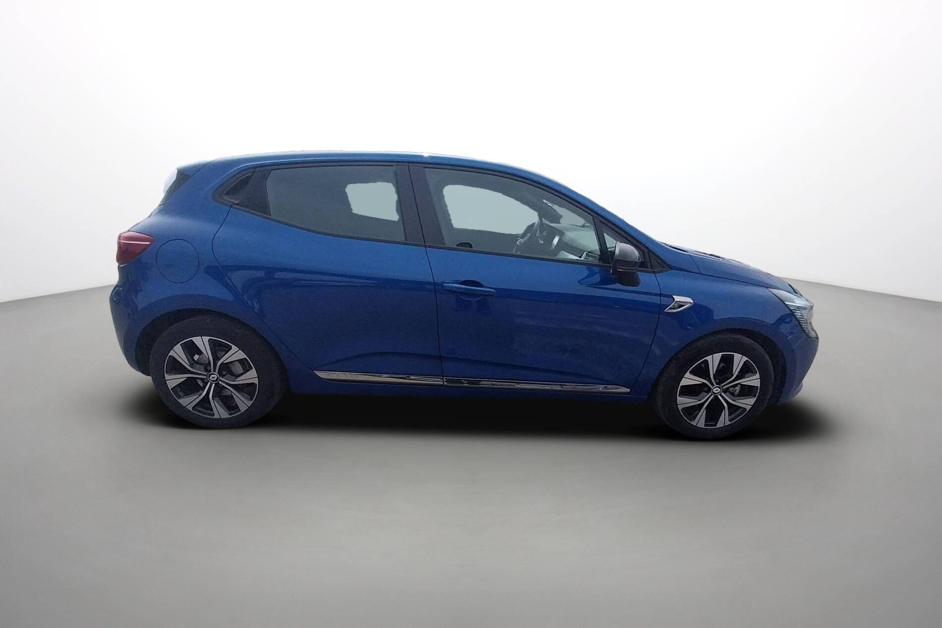 Vente en ligne Renault Clio 5 Clio E-Tech 140 - 21N au prix de 15 490 €