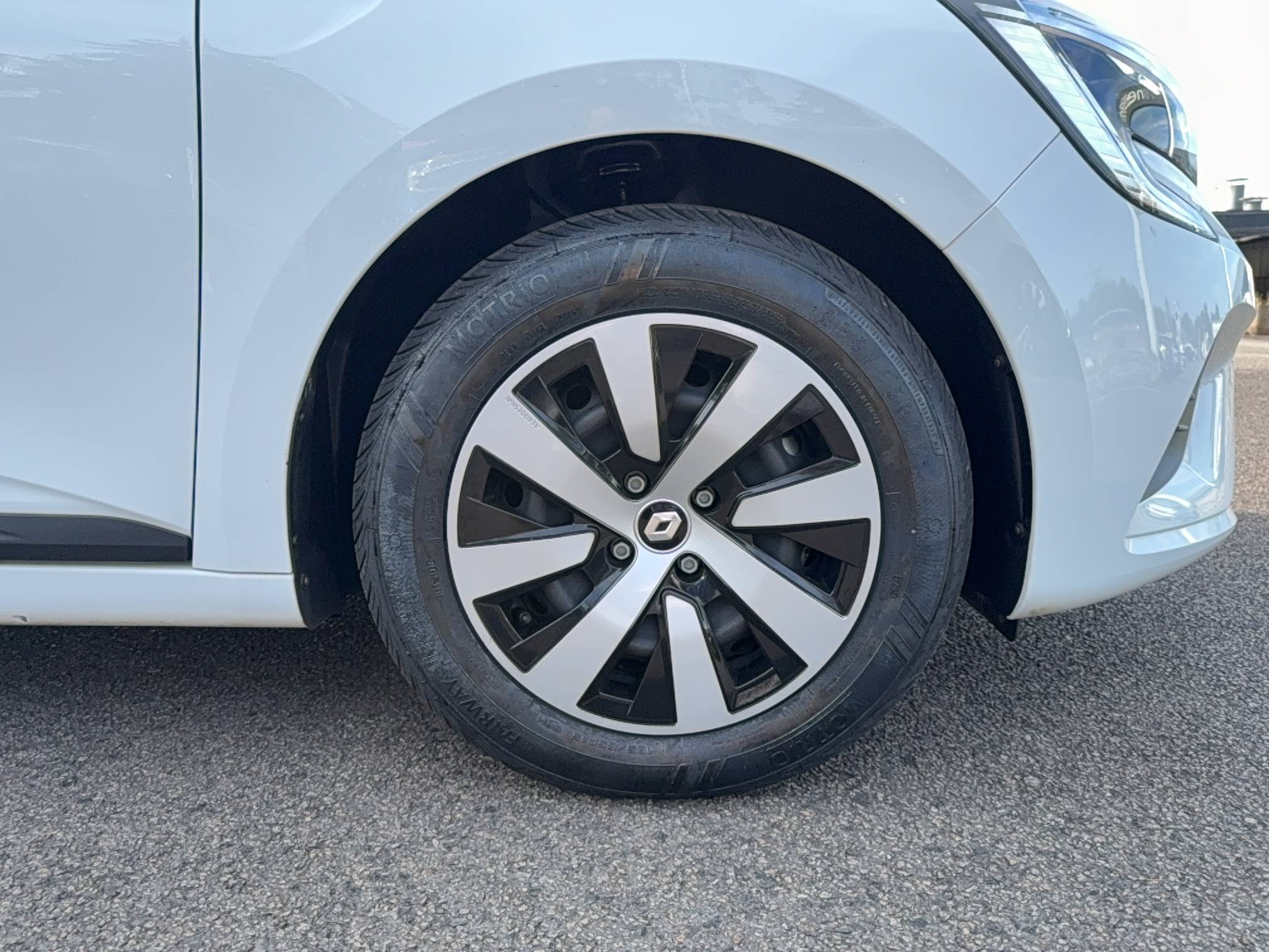 Vente en ligne Renault Clio 5 Clio E-Tech full hybrid 145 au prix de 16 690 €
