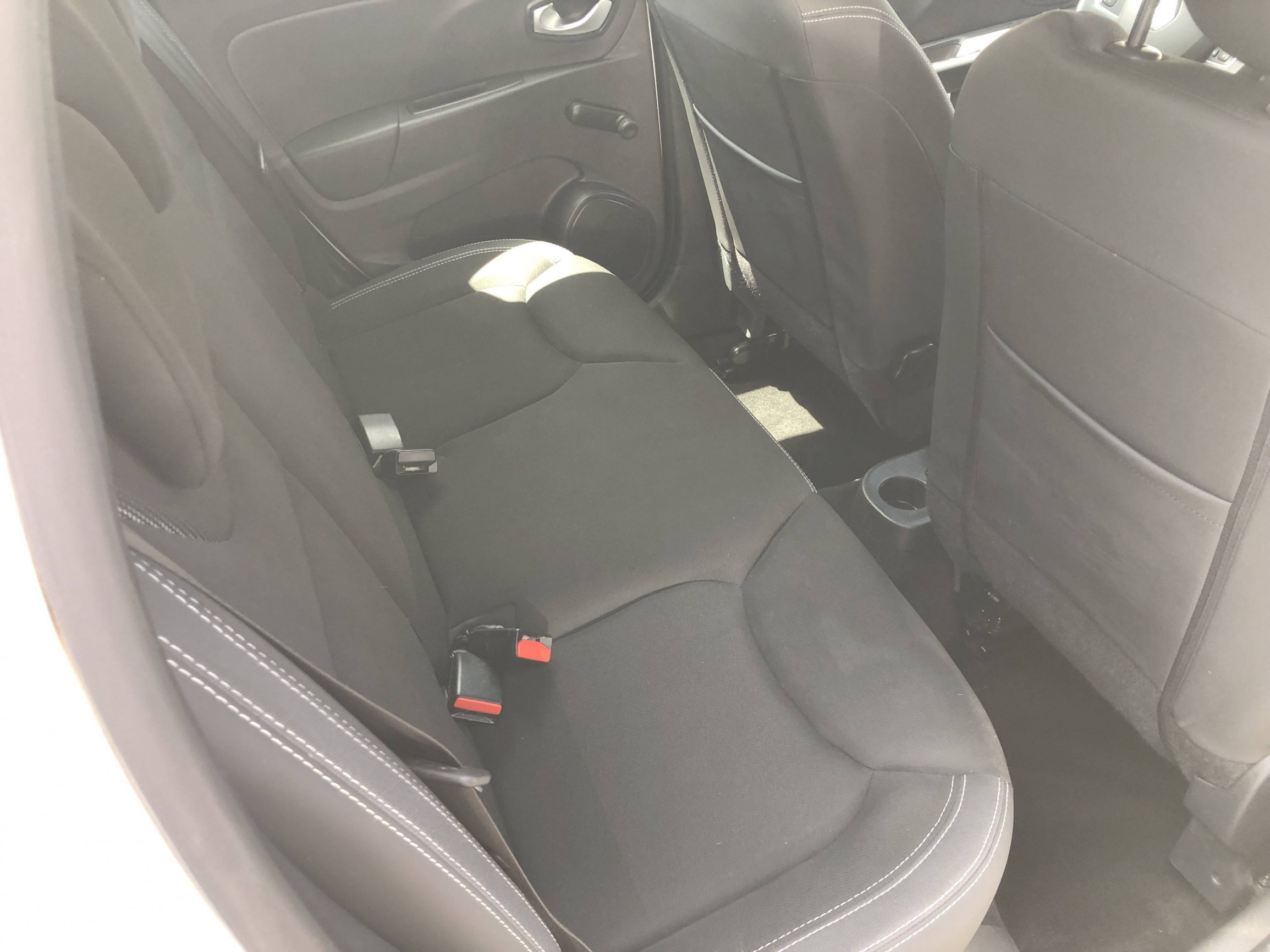 Vente en ligne Renault Clio 4 Clio dCi 75 E6C au prix de 10 990 €