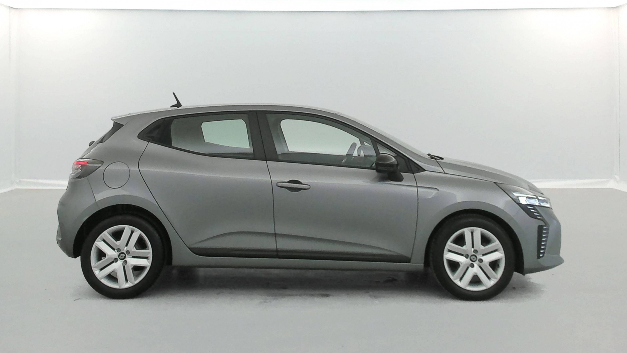 Vente en ligne Renault Clio 5 Clio TCe 90 au prix de 15 485 €