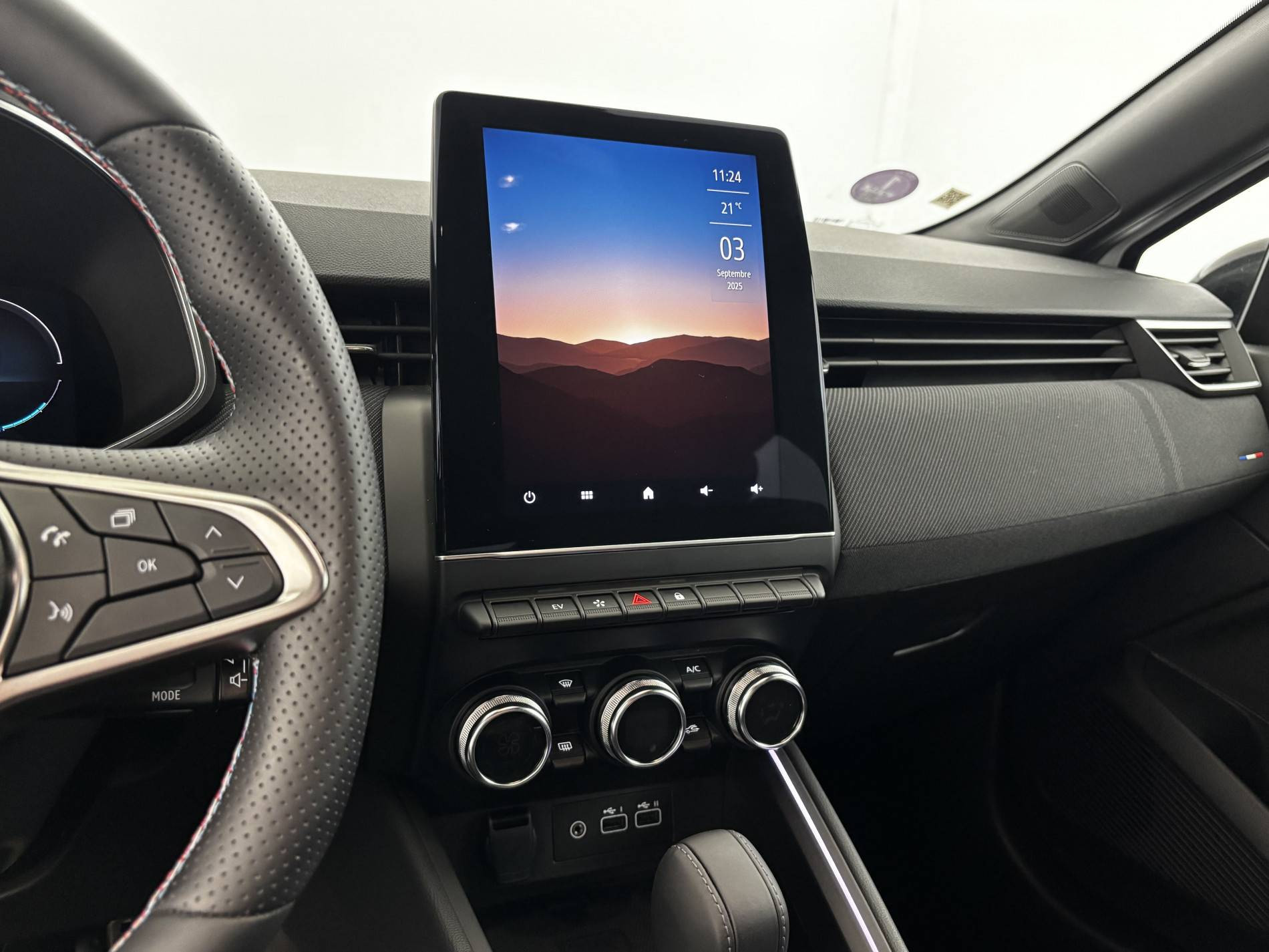 Vente en ligne Renault Clio 5 Clio E-Tech full hybrid 145 au prix de 20 790 €