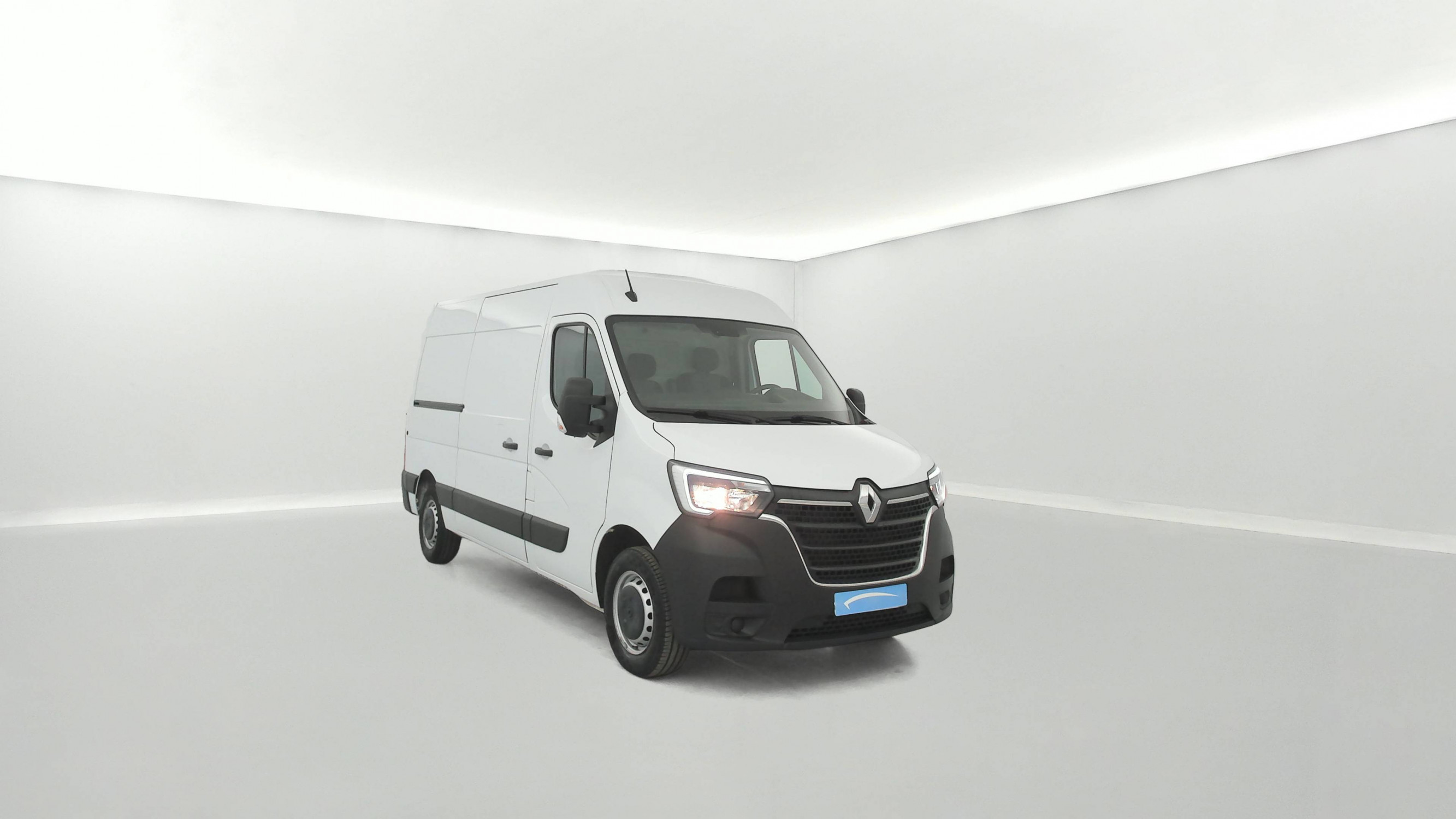 Vente en ligne Renault Master Fourgon MASTER FGN TRAC F3500 L2H2 BLUE DCI 135 au prix de 26 990 €