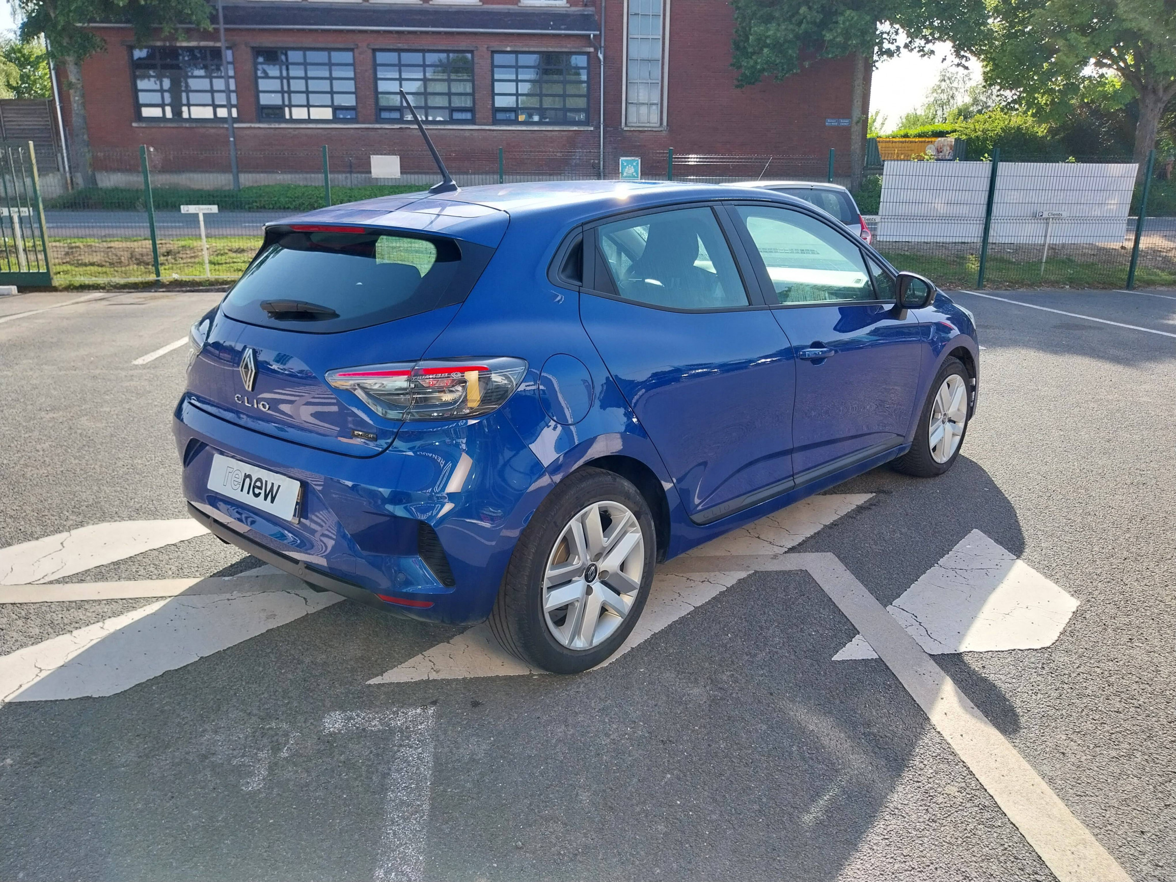 Vente en ligne Renault Clio 5 Clio E-Tech full hybrid 145 ch GSR2 au prix de 18 990 €