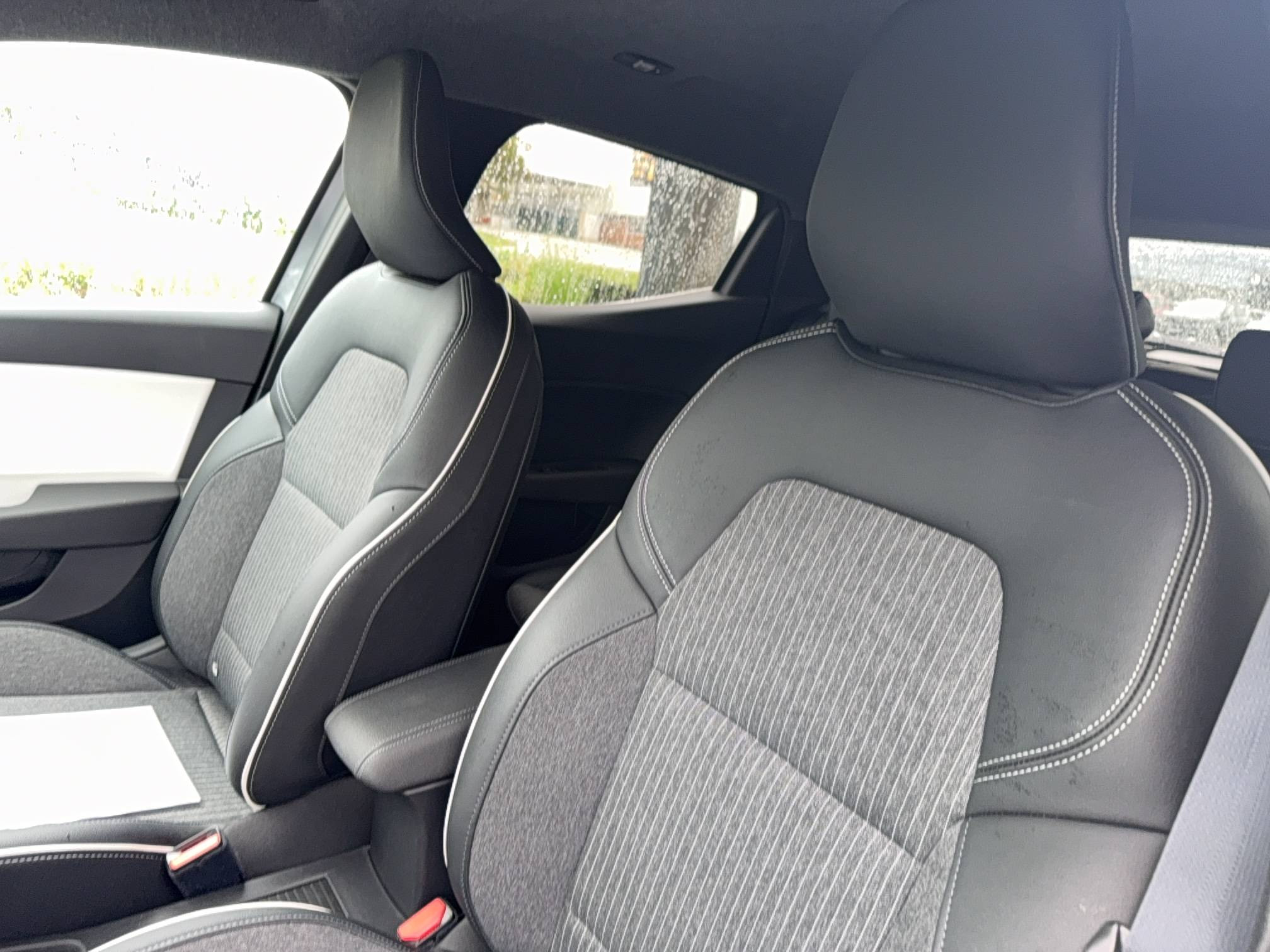 Vente en ligne Renault Clio 5 Clio E-Tech full hybrid 145 au prix de 15 990 €