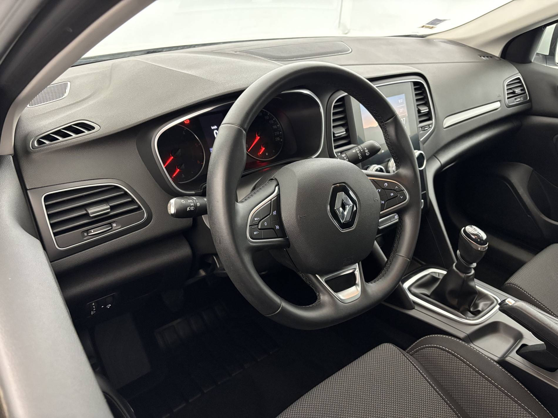 Vente en ligne Renault Megane 4  BLUE DCI 115 au prix de 14 990 €