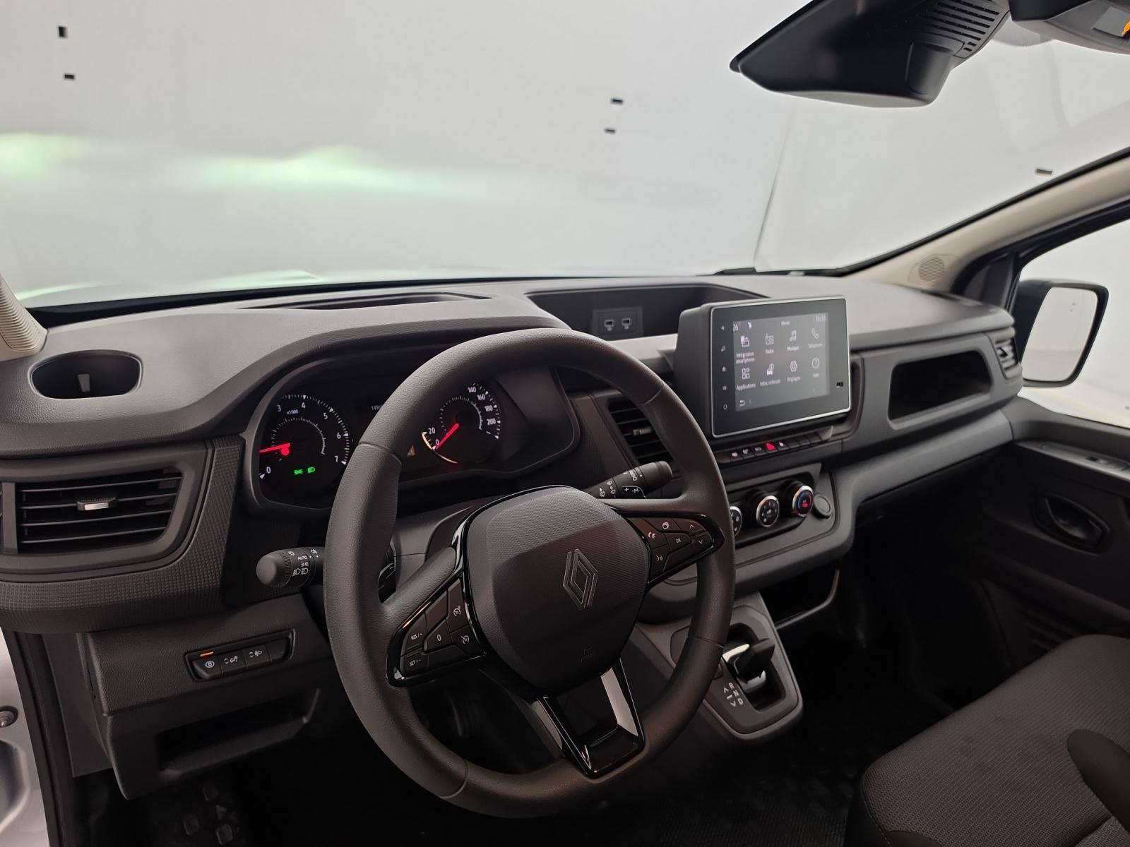 Vente en ligne Renault Trafic 3 Fourgon TRAFIC FG BLUE DCI 170 L1H1 2T8 AUTO au prix de 32 490 €