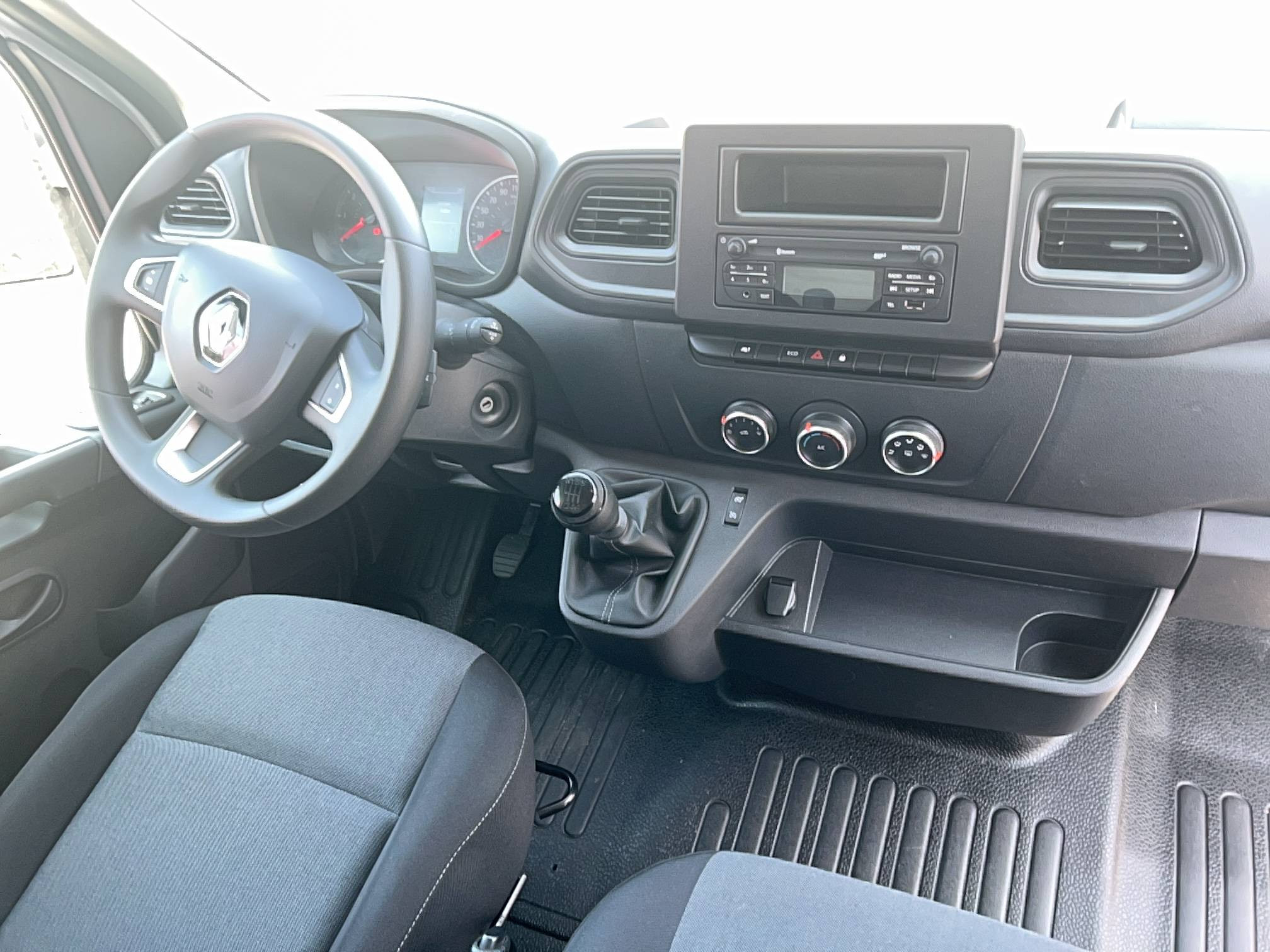 Vente en ligne Renault Master Fourgon MASTER FGN TRAC F3500 L2H2 BLUE DCI 135 au prix de 22 990 €