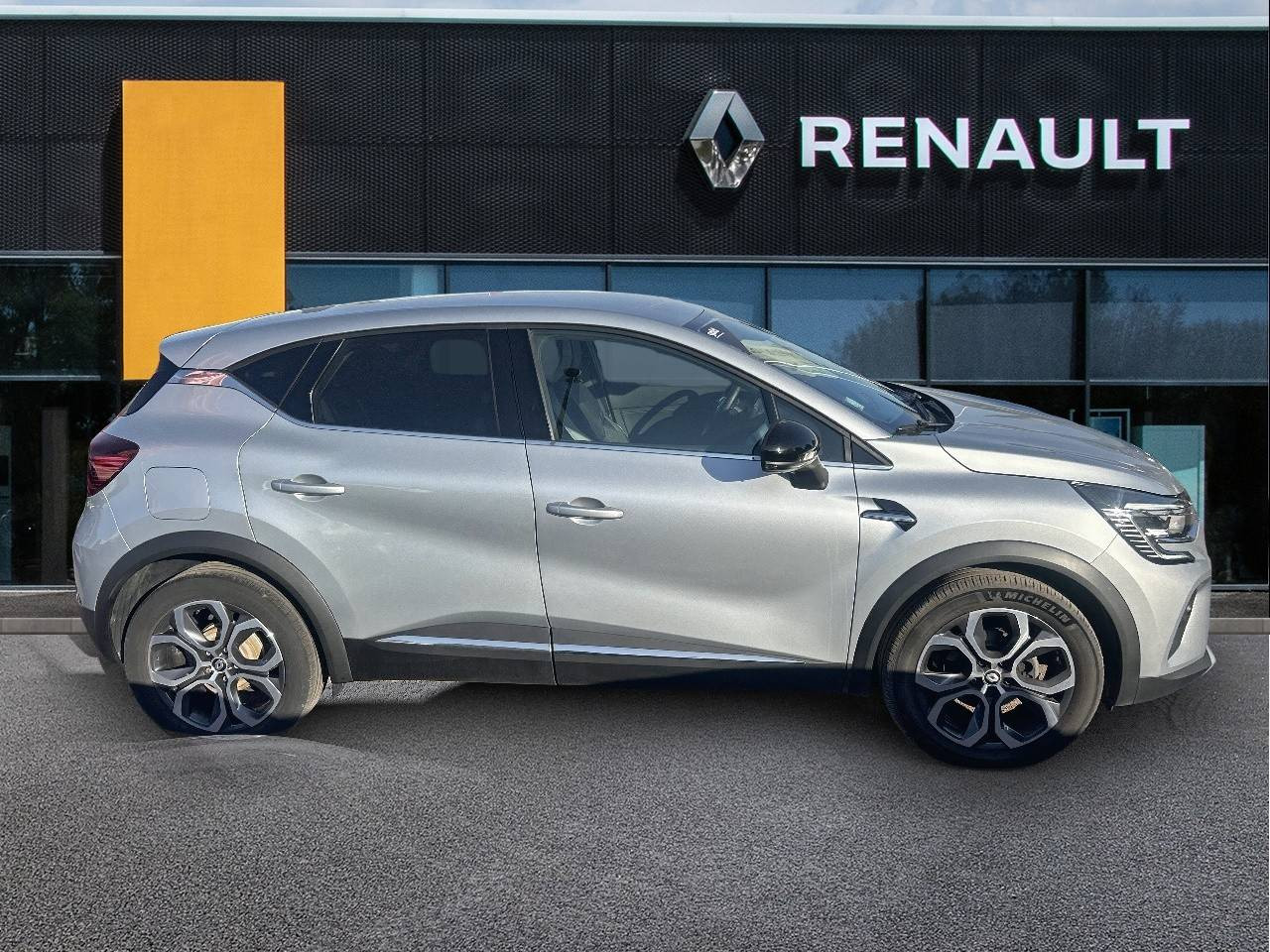 Vente en ligne Renault Captur  mild hybrid 160 EDC au prix de 18 890 €