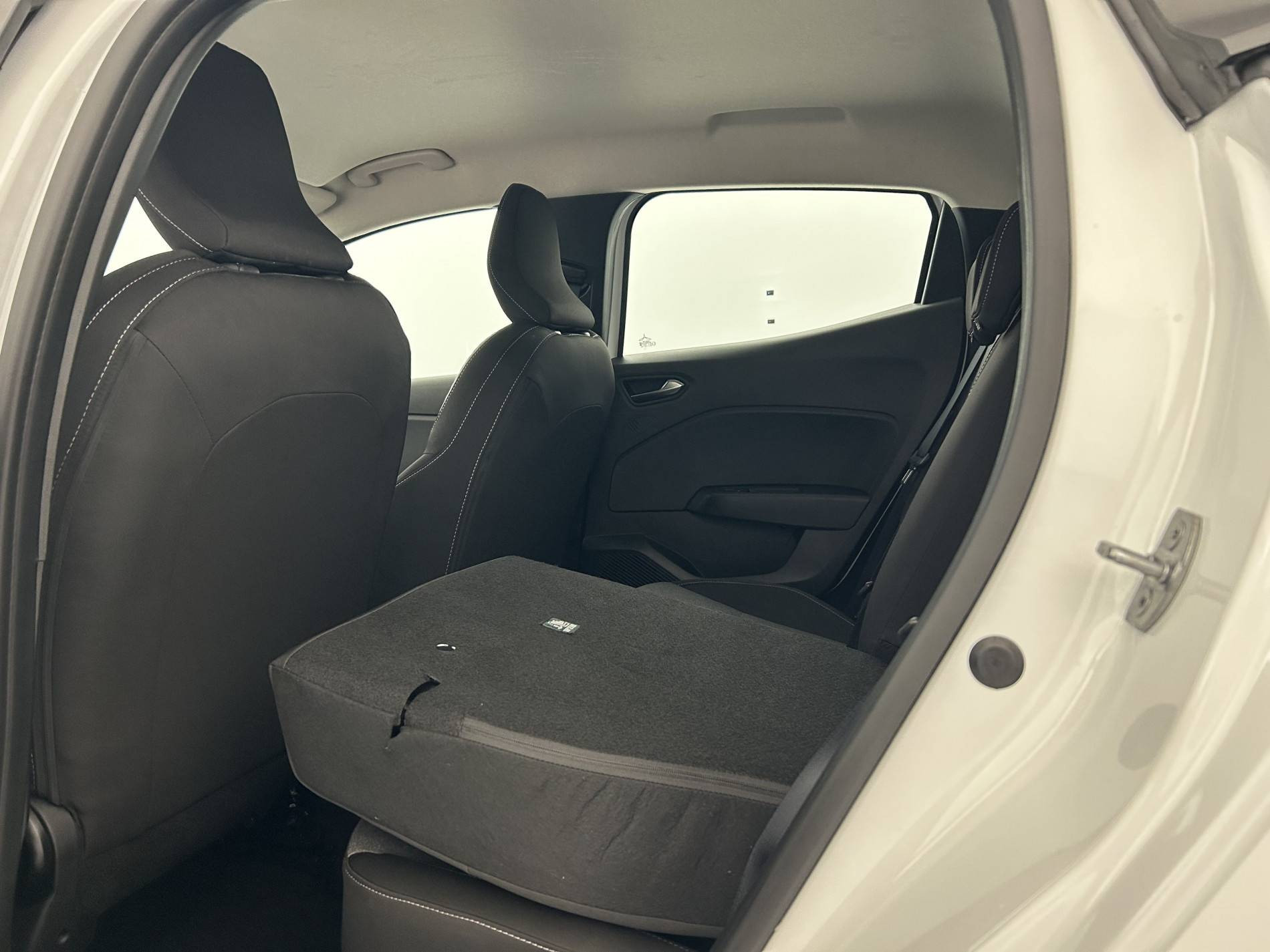 Vente en ligne Renault Clio 5 Clio E-Tech full hybrid 145 ch GSR2 au prix de 19 390 €