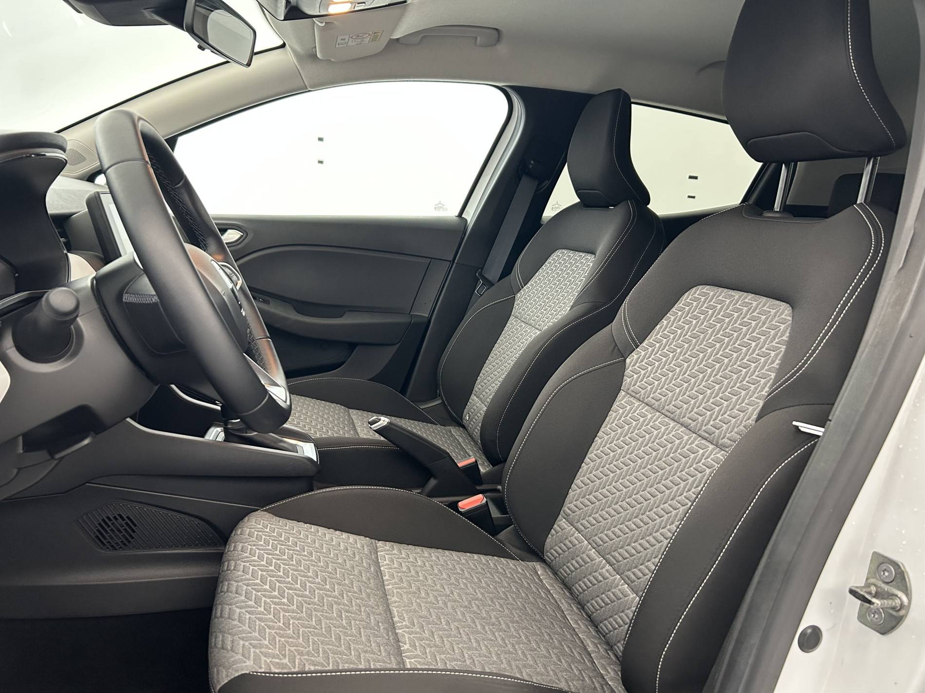 Vente en ligne Renault Clio 5 Clio E-Tech full hybrid 145 au prix de 17 590 €