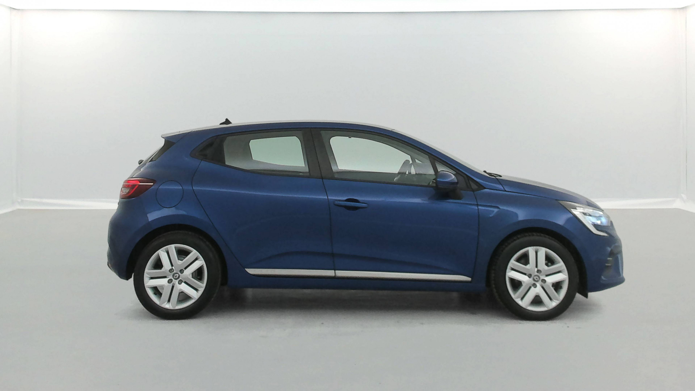 Vente en ligne Renault Clio 5 Clio E-Tech 140 - 21N au prix de 16 350 €