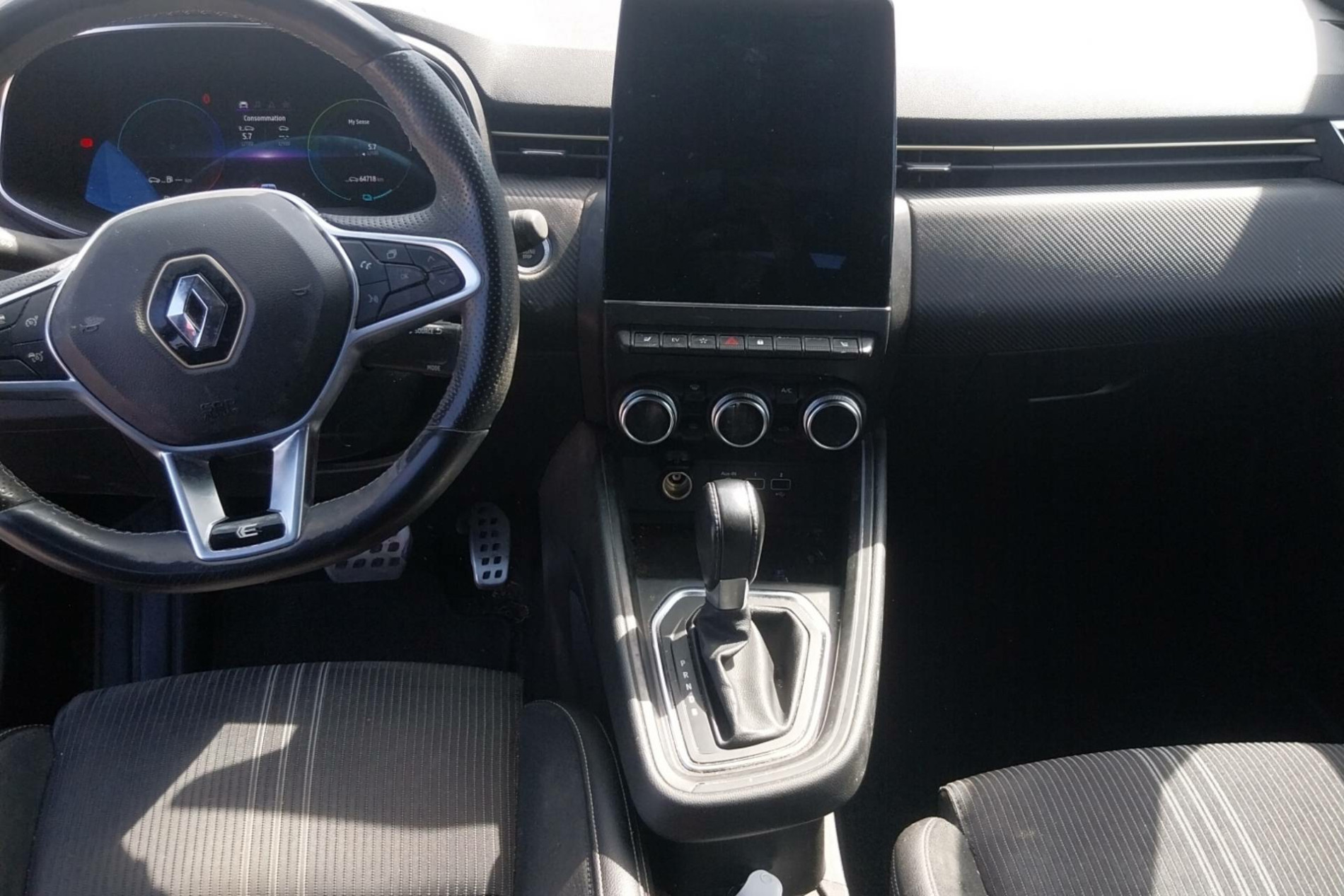 Vente en ligne Renault Clio 5 Clio E-Tech full hybrid 145 au prix de 17 890 €