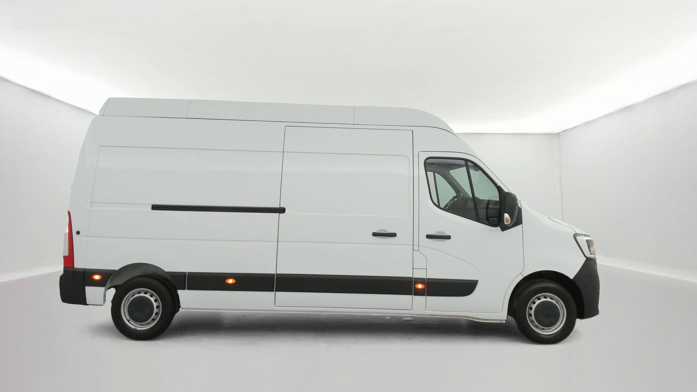 Vente en ligne Renault Master Fourgon MASTER FGN TRAC F3500 L3H3 BLUE DCI 135 au prix de 29 990 €