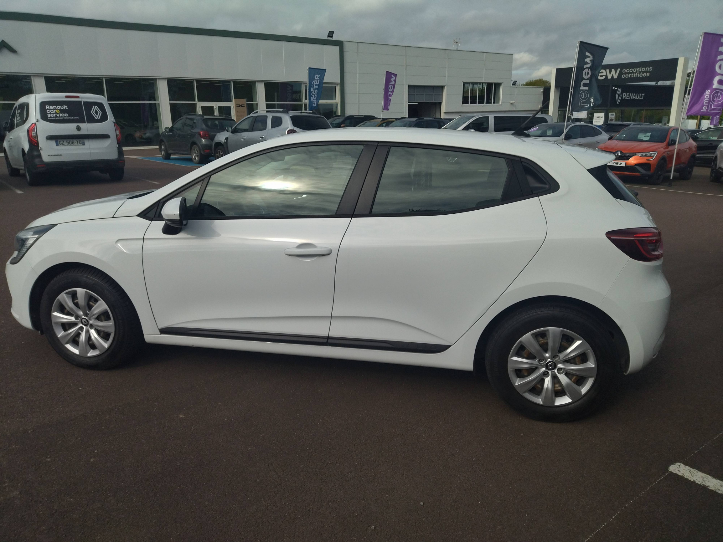 Vente en ligne Renault Clio 5 CLIO SOCIETE BLUE DCI 85 au prix de 12 588 €