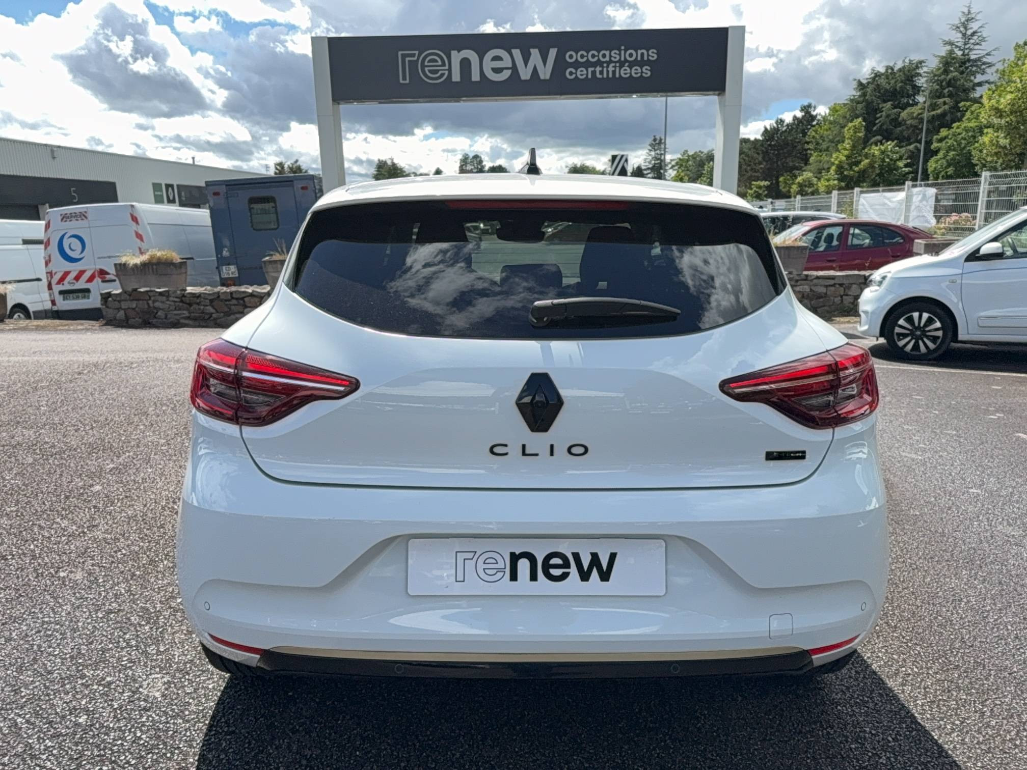 Vente en ligne Renault Clio 5 Clio E-Tech full hybrid 145 au prix de 18 990 €