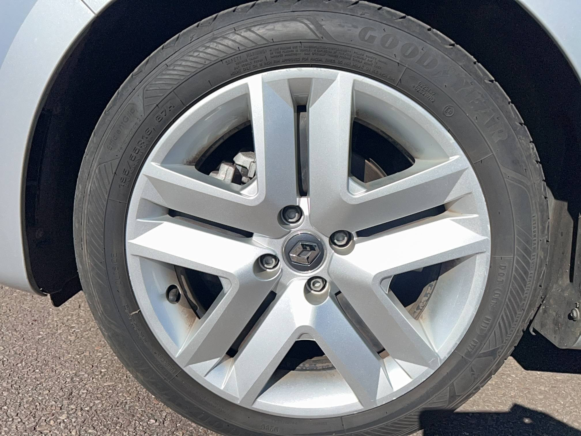 Vente en ligne Renault Clio 5 Clio E-Tech 140 - 21N au prix de 17 491 €