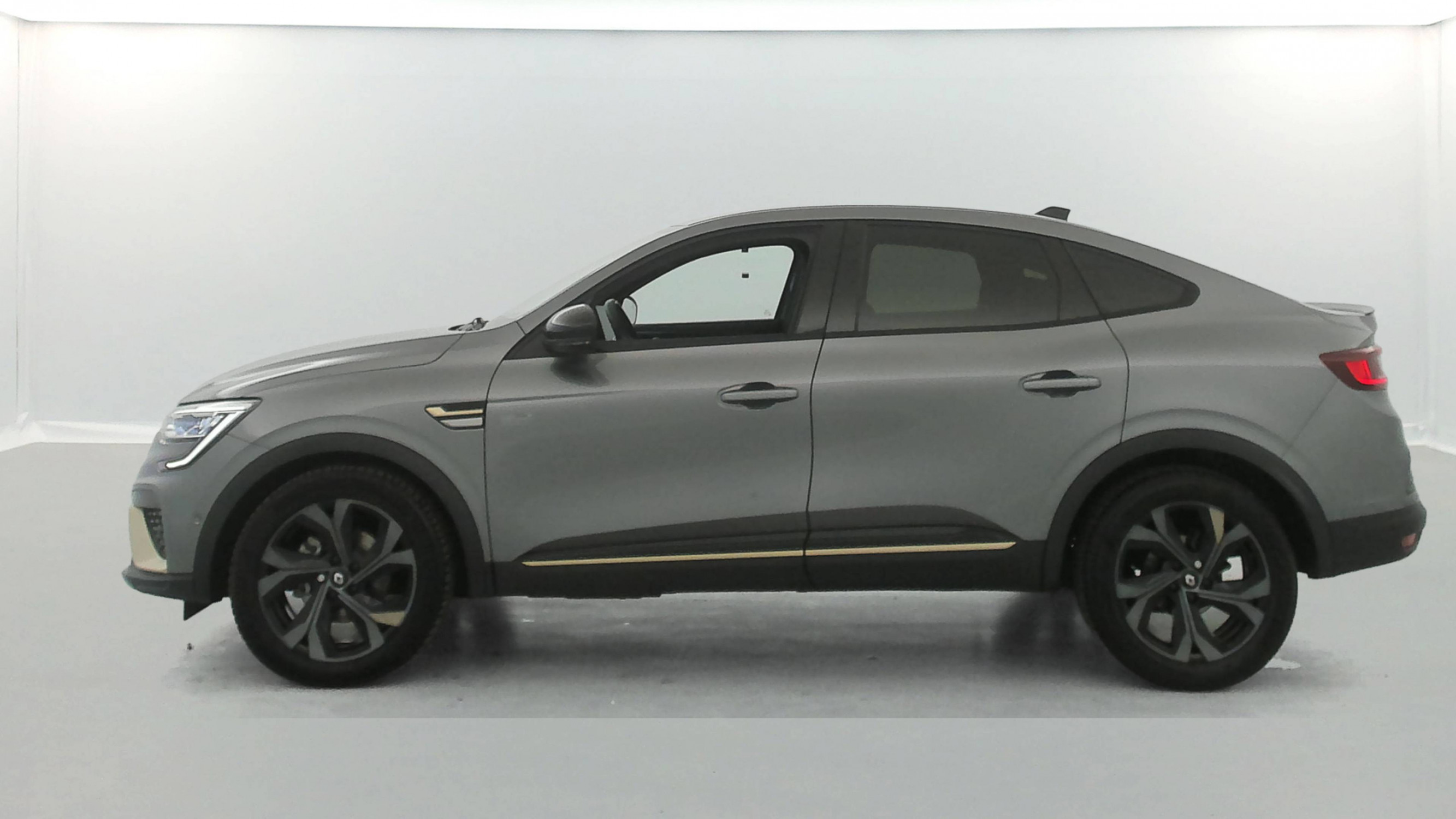 Vente en ligne Renault Arkana  E-Tech hybride 145 - 22 au prix de 21 800 €