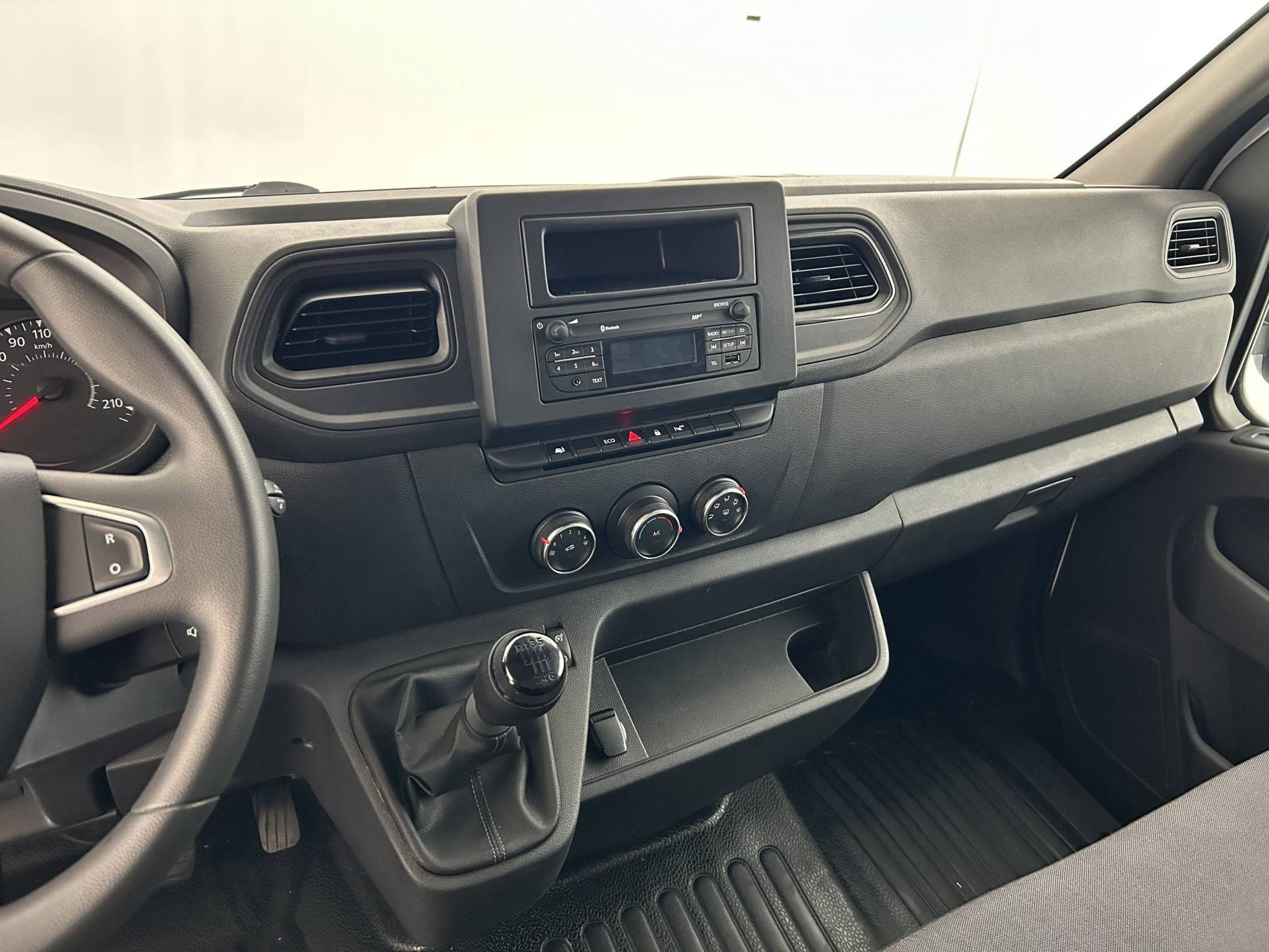 Vente en ligne Renault Master Fourgon MASTER FGN TRAC F3500 L2H2 BLUE DCI 135 au prix de 24 590 €