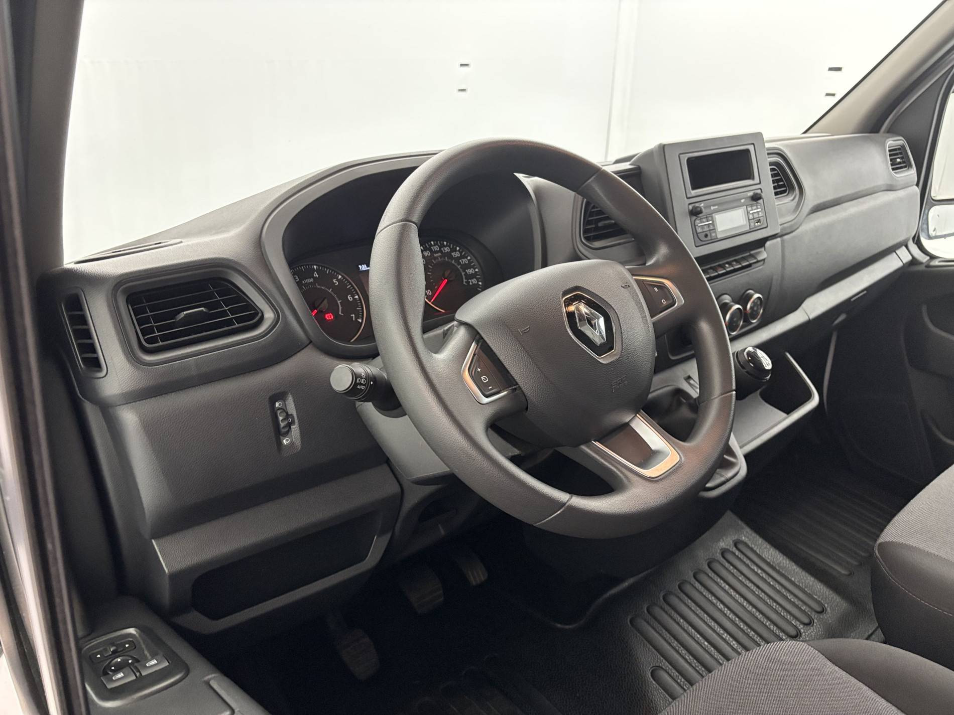 Vente en ligne Renault Master Fourgon MASTER FGN TRAC F3500 L3H3 BLUE DCI 135 au prix de 25 990 €