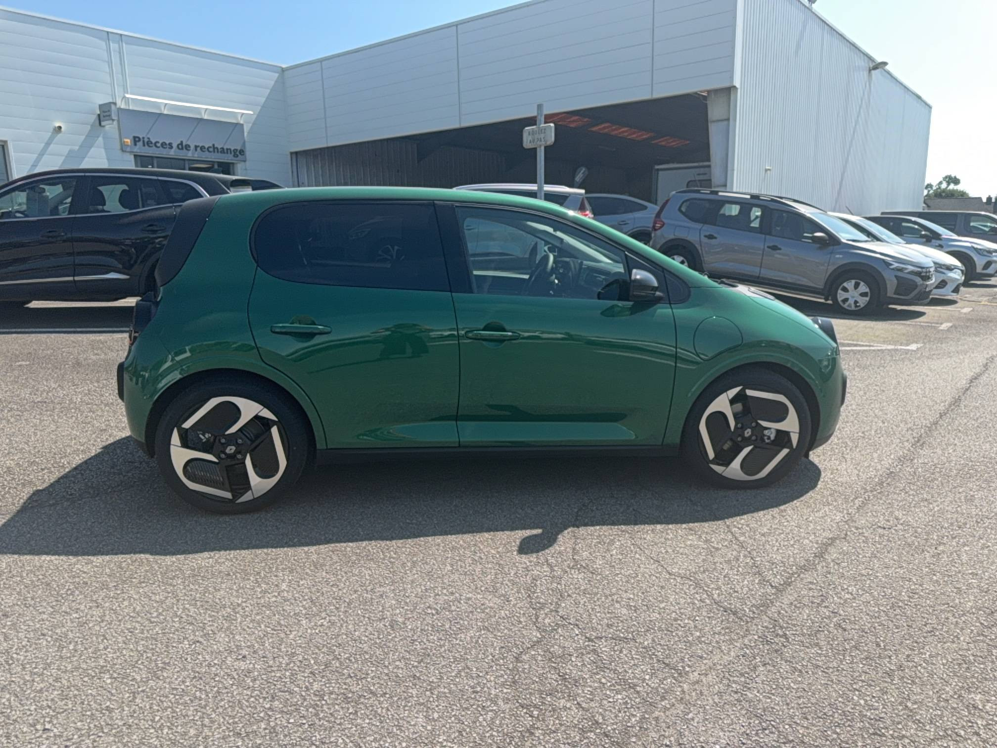 Vente en ligne Renault Twingo Electrique  80 ch autonomie urbaine au prix de 19 170 €