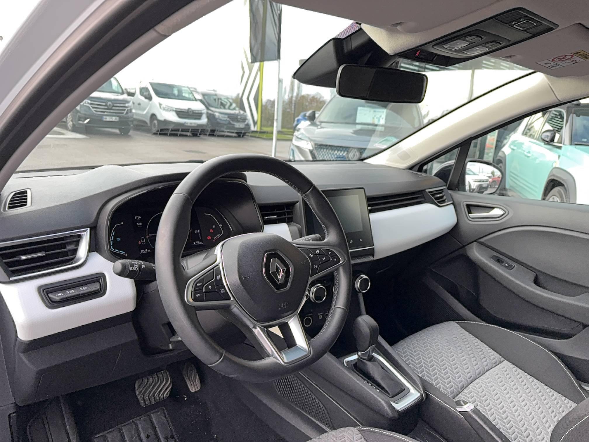 Vente en ligne Renault Clio 5 Clio E-Tech hybride 145 au prix de 17 391 €