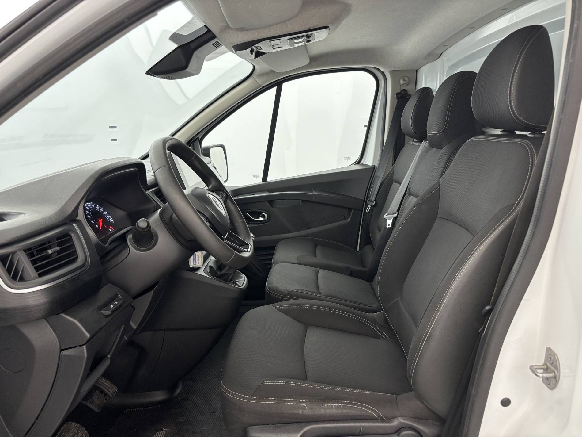Vente en ligne Renault Trafic 3 Fourgon TRAFIC FGN L2H1 3000 KG BLUE DCI 130 au prix de 21 990 €