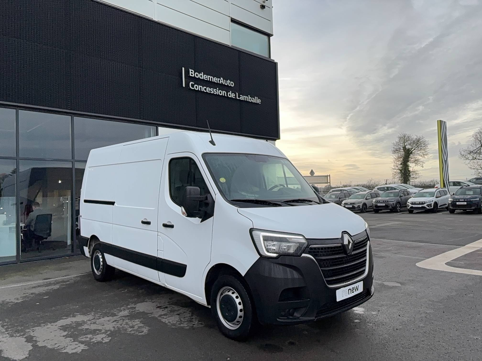 Vente en ligne Renault Master Fourgon MASTER FGN TRAC F3500 L2H2 BLUE DCI 135 au prix de 25 000 €