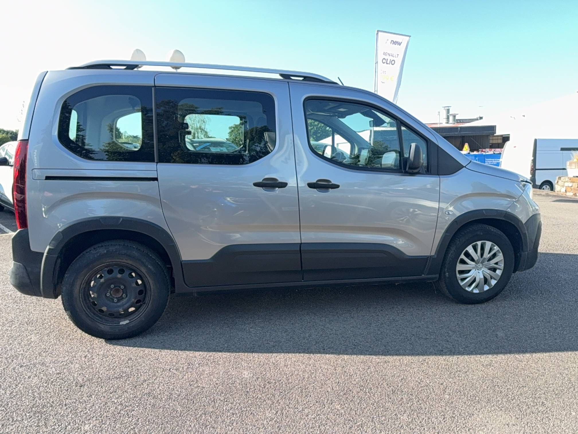 Vente en ligne Peugeot Rifter  Standard BlueHDi 100 BVM5 au prix de 15 490 €
