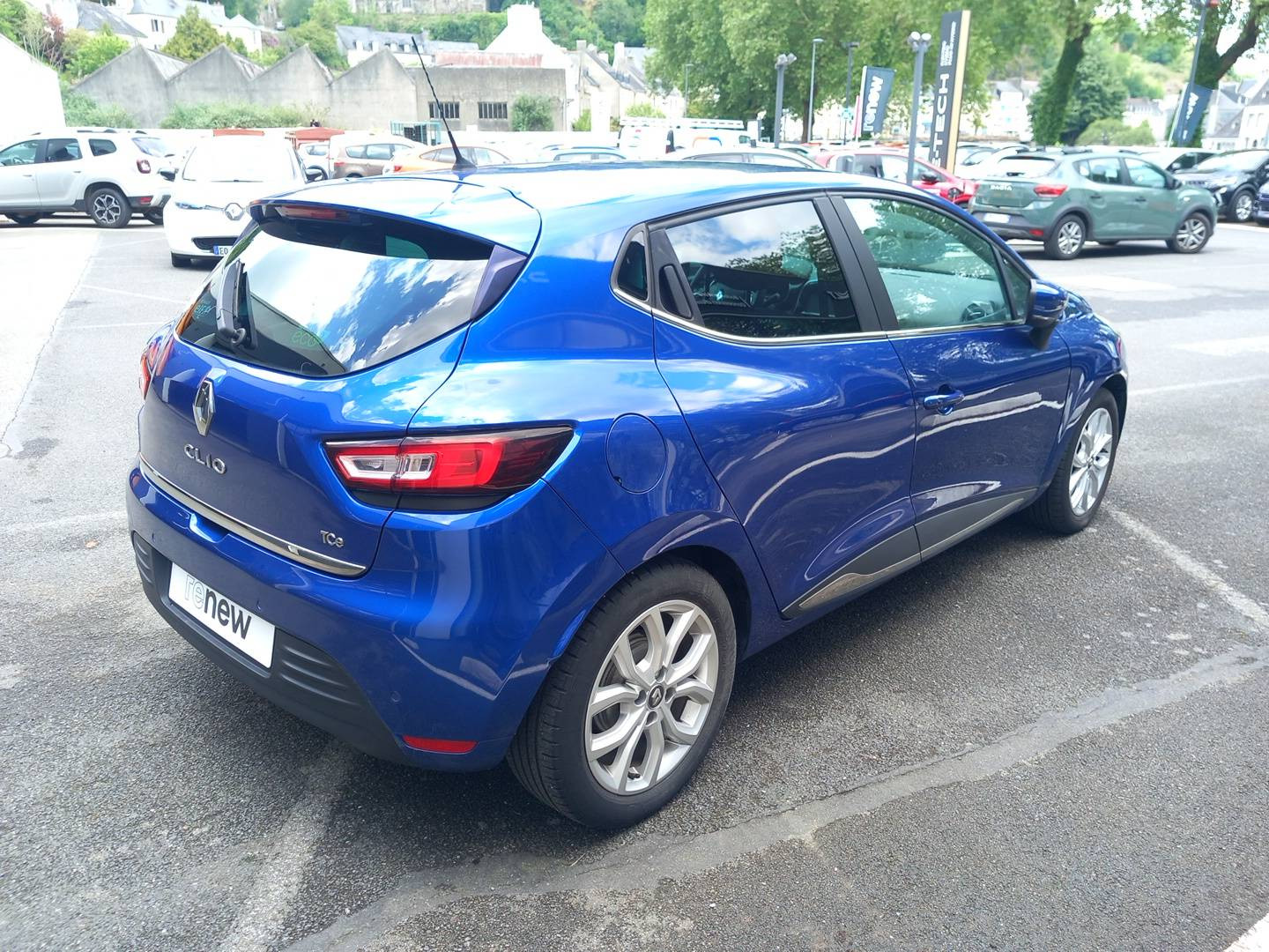 Vente en ligne Renault Clio 4 Clio TCe 90 Energy au prix de 10 990 €