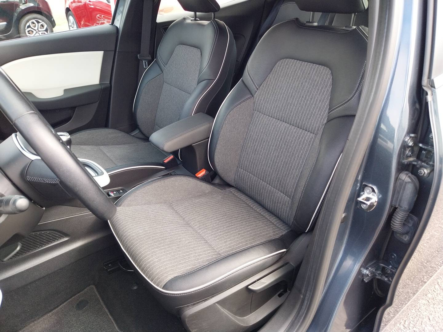 Vente en ligne Renault Clio 5 Clio TCe 100 GPL - 21N au prix de 14 490 €