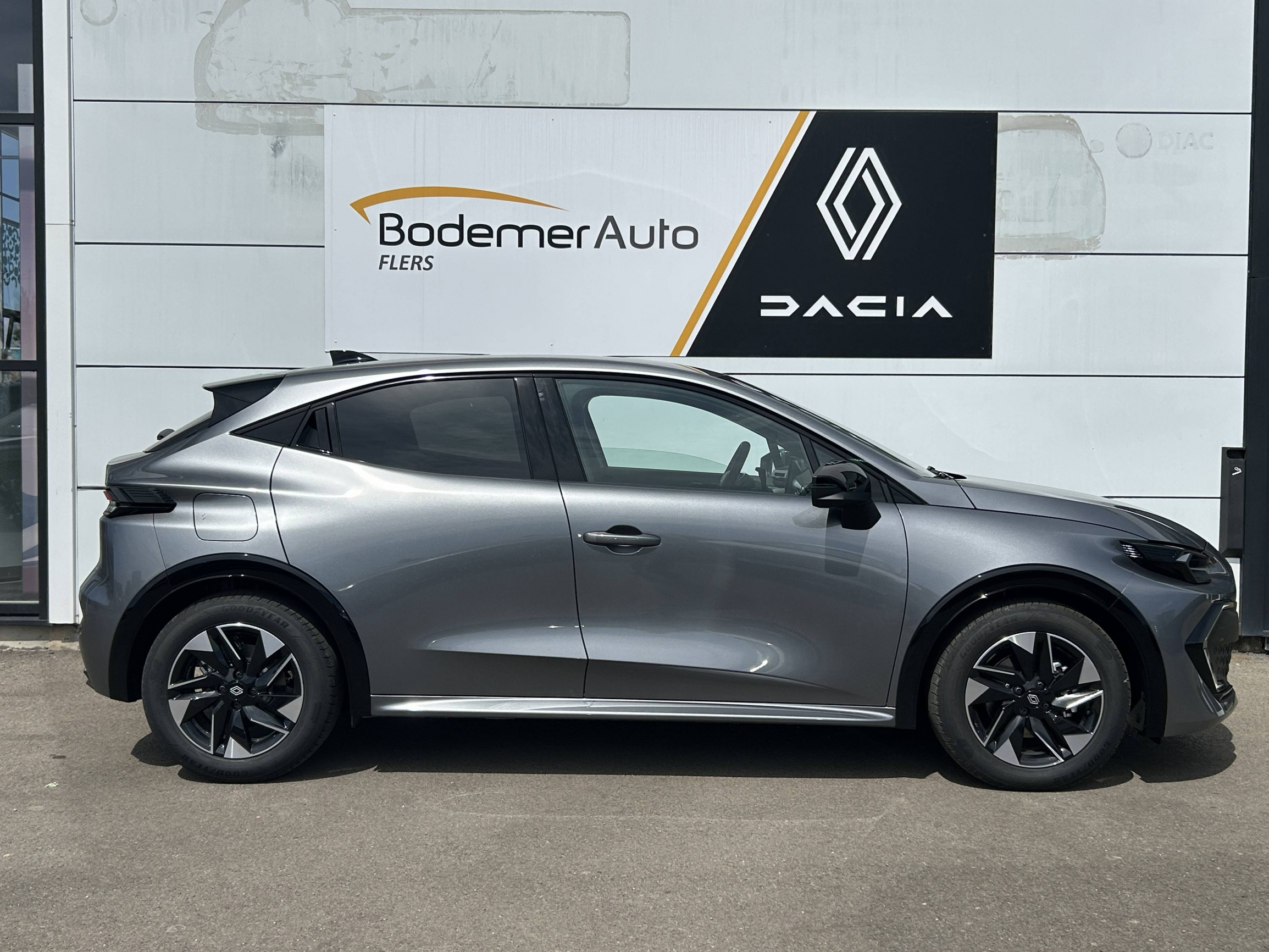 Vente en ligne Renault Clio 6 Clio Eco-G 120 ch EDC au prix de 25 900 €