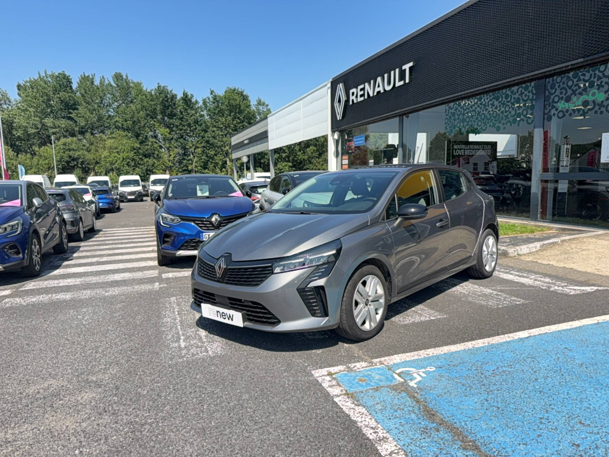 Vente en ligne Renault Clio 5 Clio TCe 90 au prix de 15 990 €