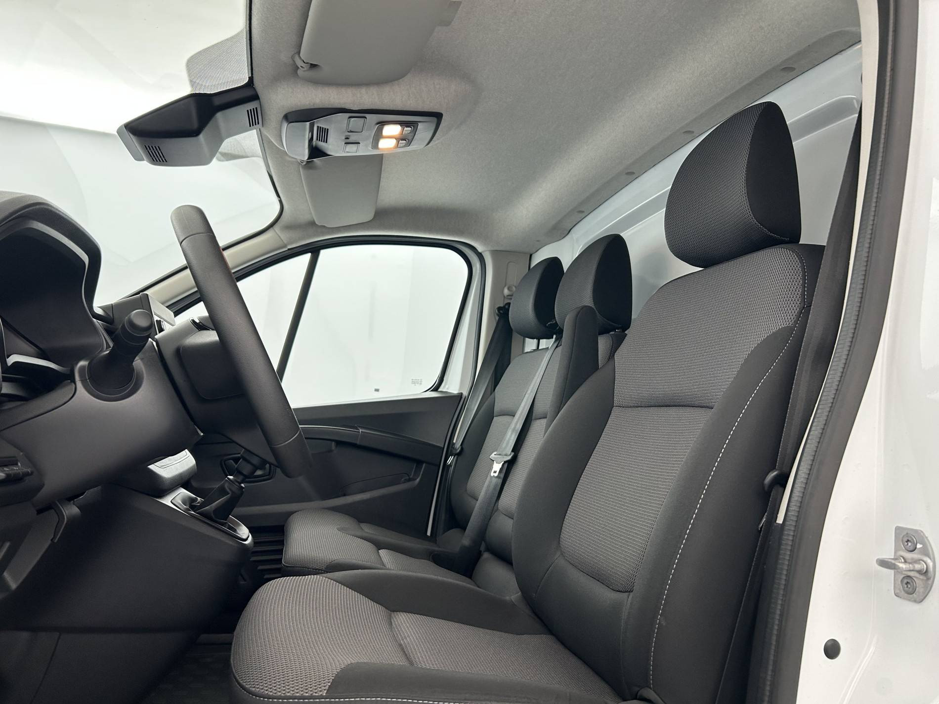 Vente en ligne Renault Trafic 3 Fourgon TRAFIC FG BLUE DCI 130 L1H1 3T GSR2 au prix de 25 390 €