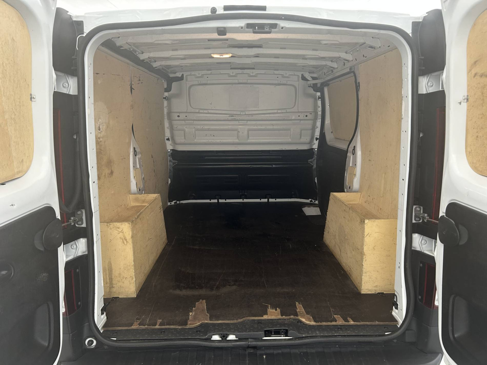 Vente en ligne Renault Trafic 3 Fourgon TRAFIC FG BLUE DCI 130 L1H1 3T GSR2 au prix de 23 990 €