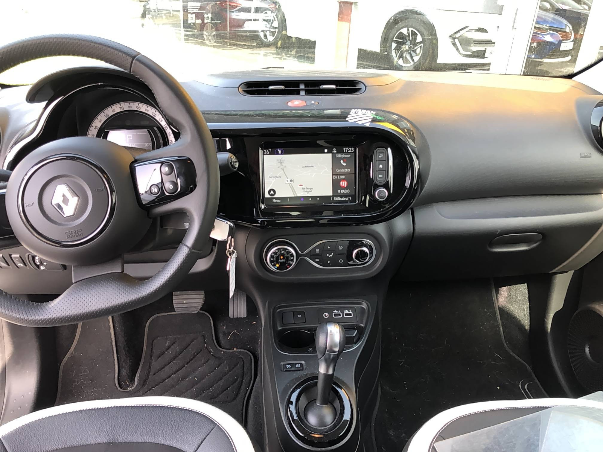 Vente en ligne Renault Twingo Electrique Twingo III E-Tech au prix de 15 990 €