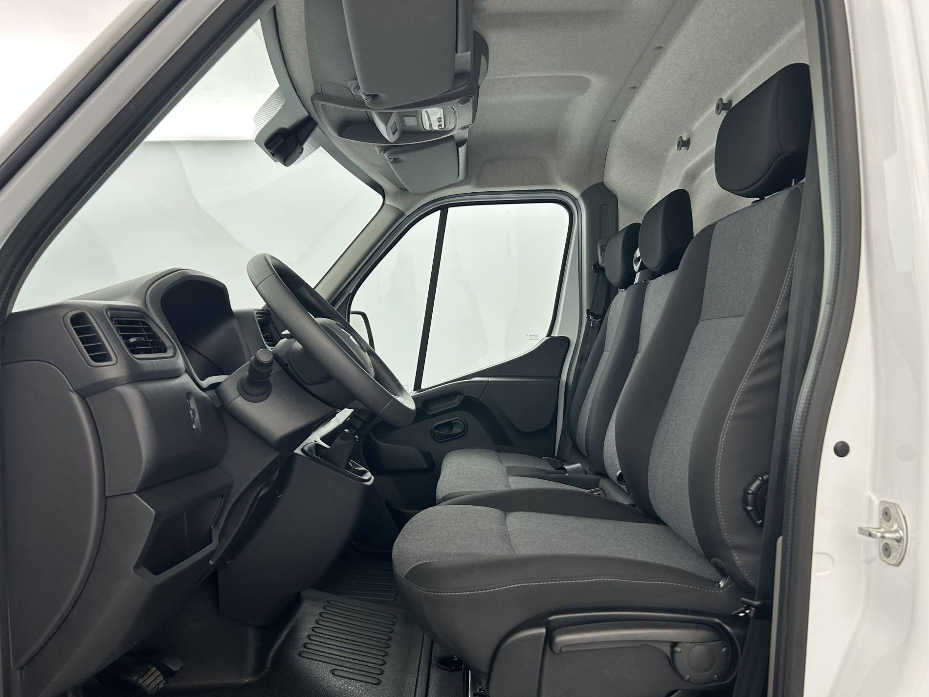 Vente en ligne Renault Master Fourgon MASTER FGN TRAC F3500 L3H3 BLUE DCI 135 au prix de 26 490 €