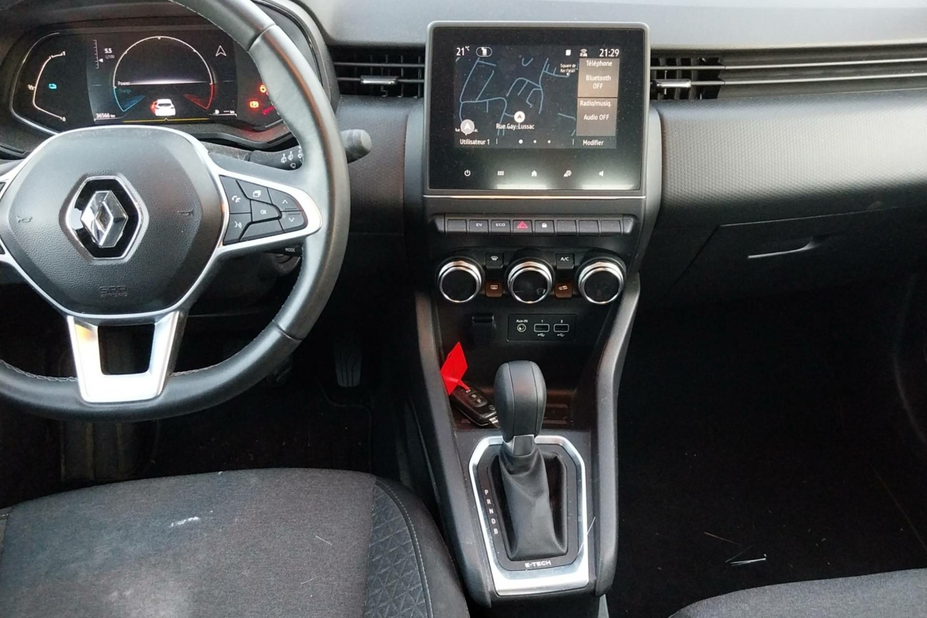Vente en ligne Renault Clio 5 Clio E-Tech 140 - 21N au prix de 14 990 €