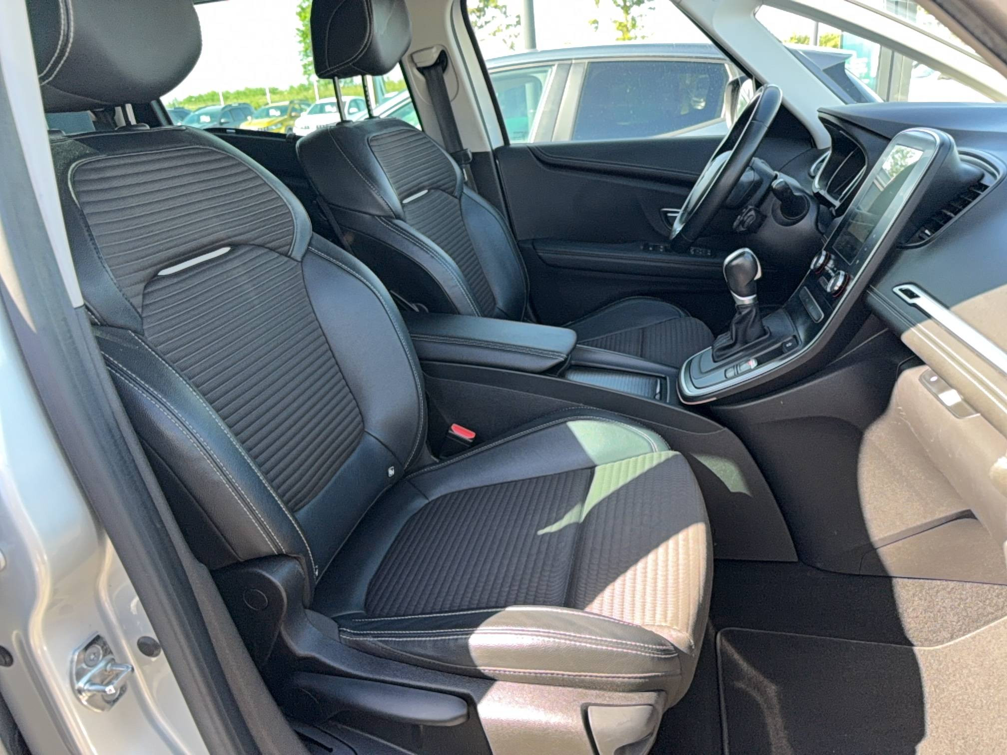 Vente en ligne Renault Grand Scenic 4 Grand Scenic Blue dCi 120 EDC au prix de 14 490 €
