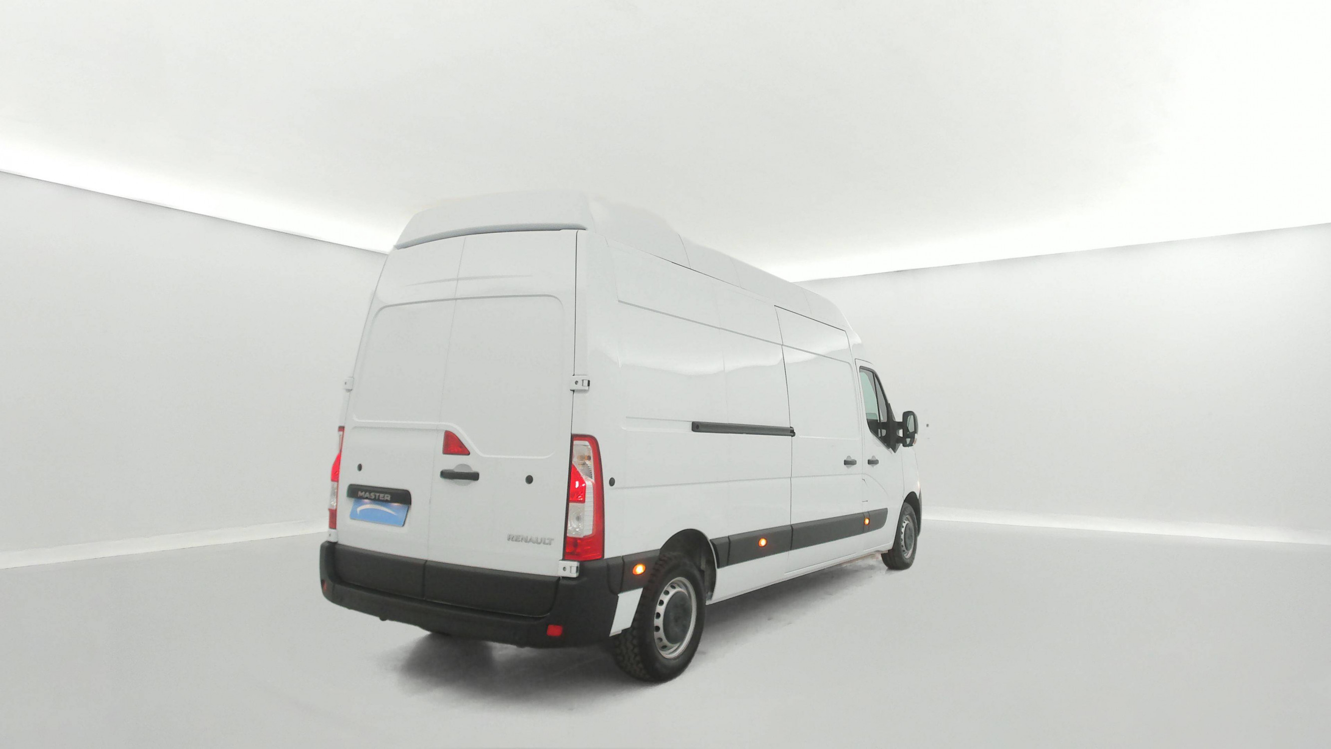 Vente en ligne Renault Master Fourgon MASTER FGN TRAC F3500 L3H3 BLUE DCI 135 au prix de 27 890 €