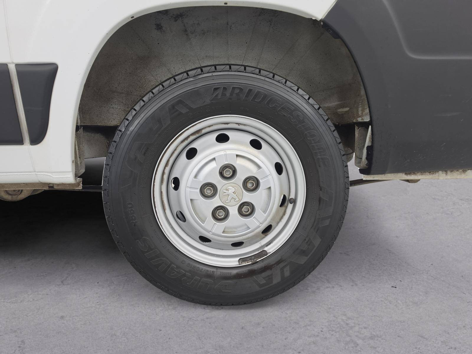 Vente en ligne Peugeot Boxer Fourgon BOXER TOLE 330 L1H1 BLUEHDI 120 S&S au prix de 17 990 €