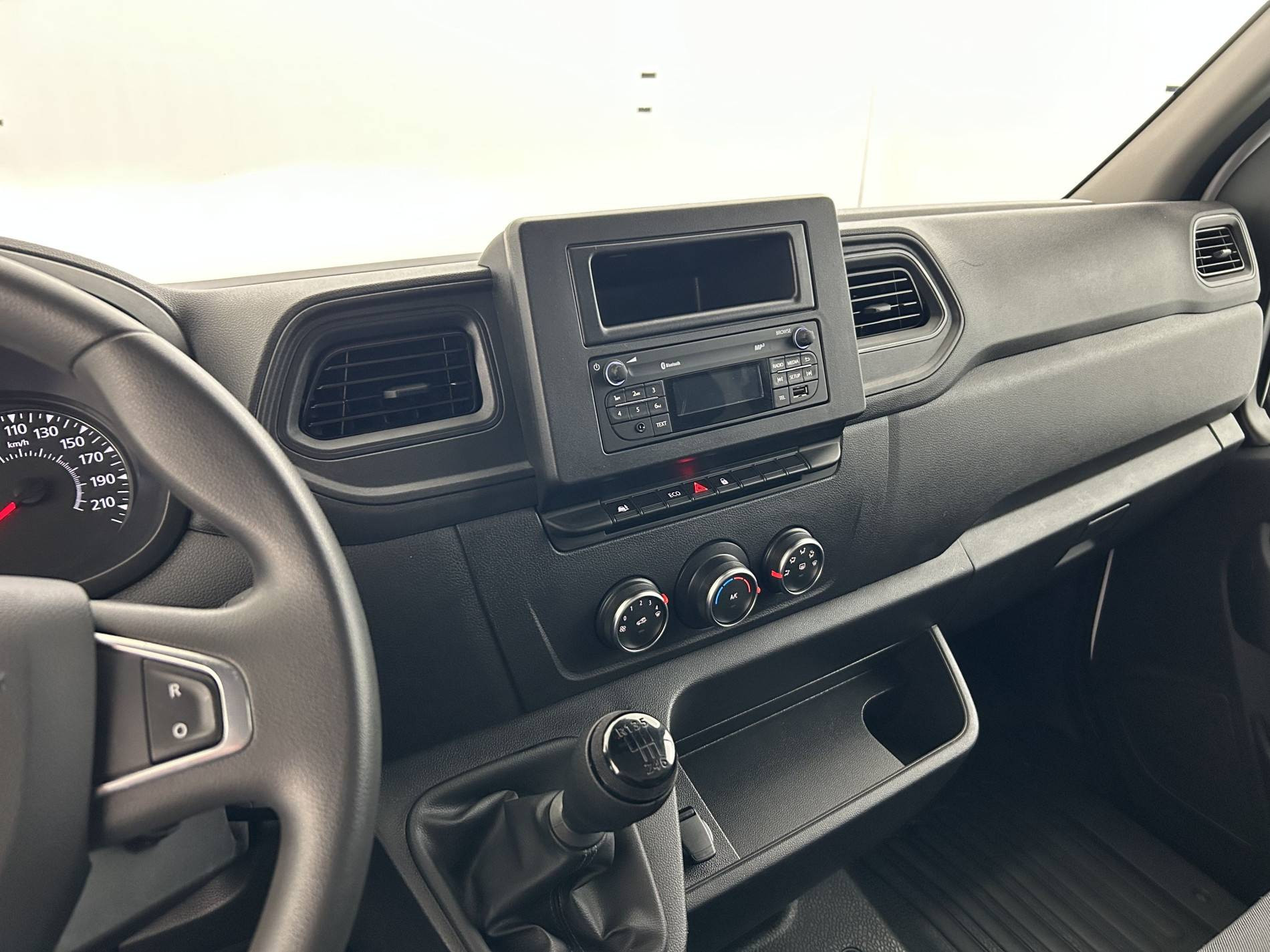 Vente en ligne Renault Master Fourgon MASTER CA TRAC F3500 L2H2 BLUE DCI 135 au prix de 26 490 €