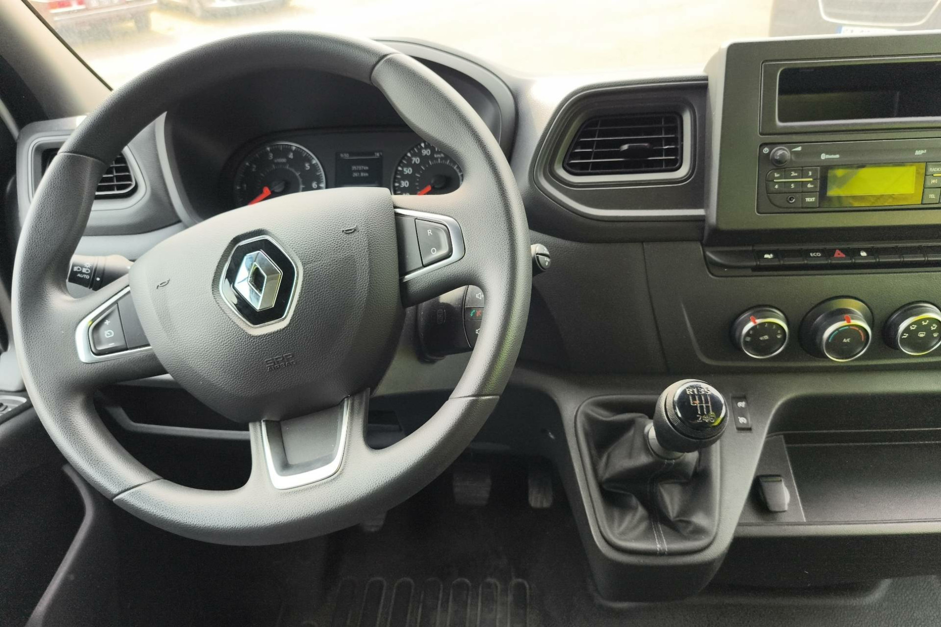 Vente en ligne Renault Master Fourgon MASTER FGN TRAC F3500 L2H2 BLUE DCI 135 au prix de 26 490 €