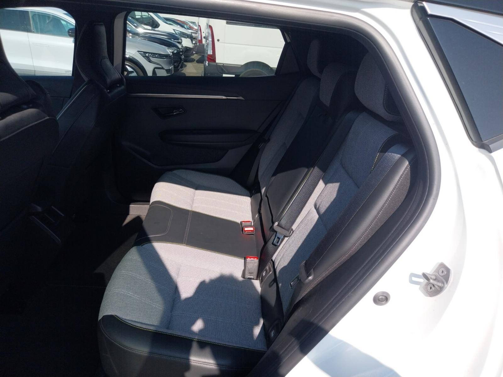 Vente en ligne Renault Scenic E-Tech Scenic E-Tech électrique 220 ch grande autonomie au prix de 32 500 €